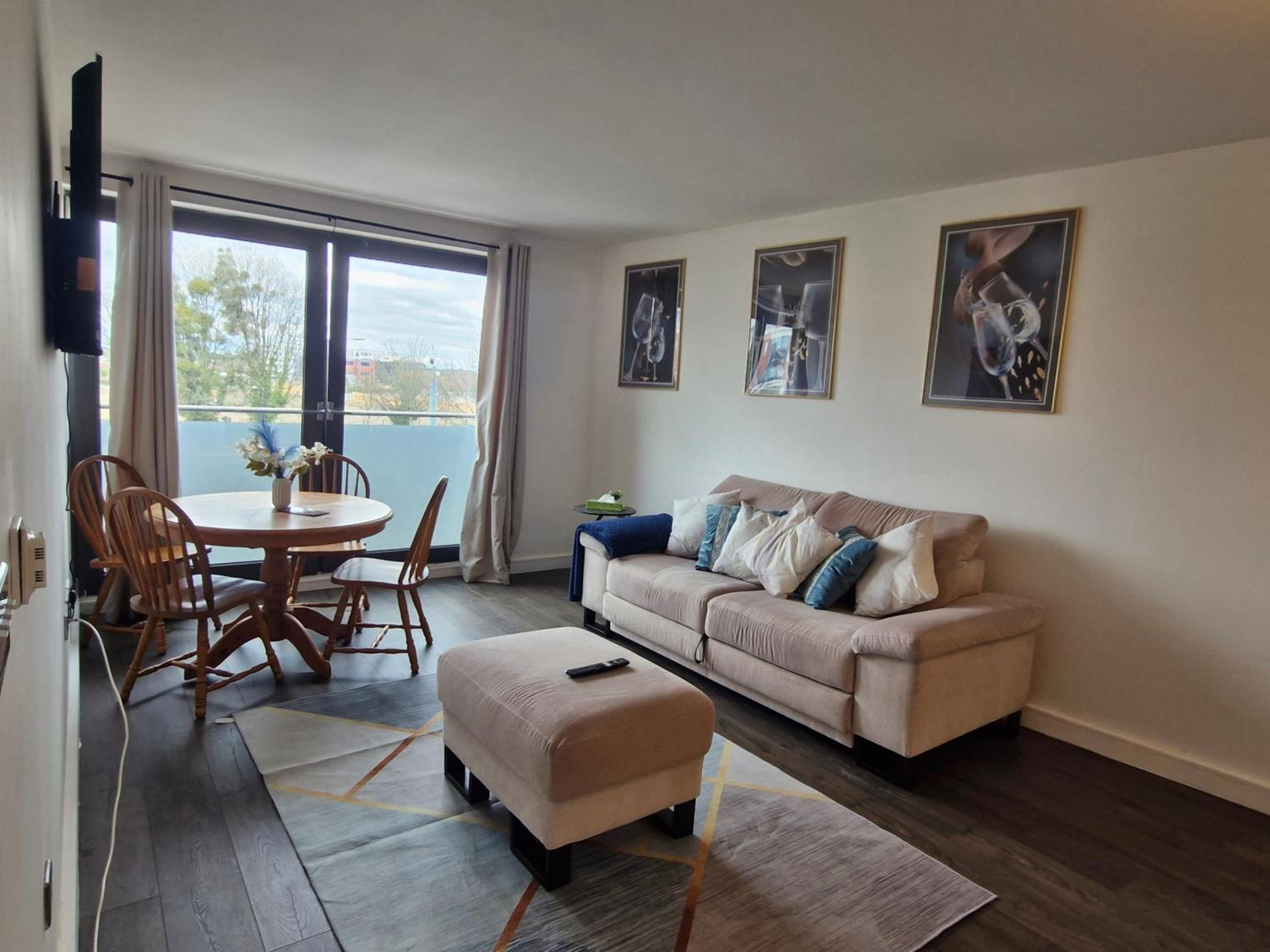 Slough Luxhaven Elegant One-Bed Apartment on High Street