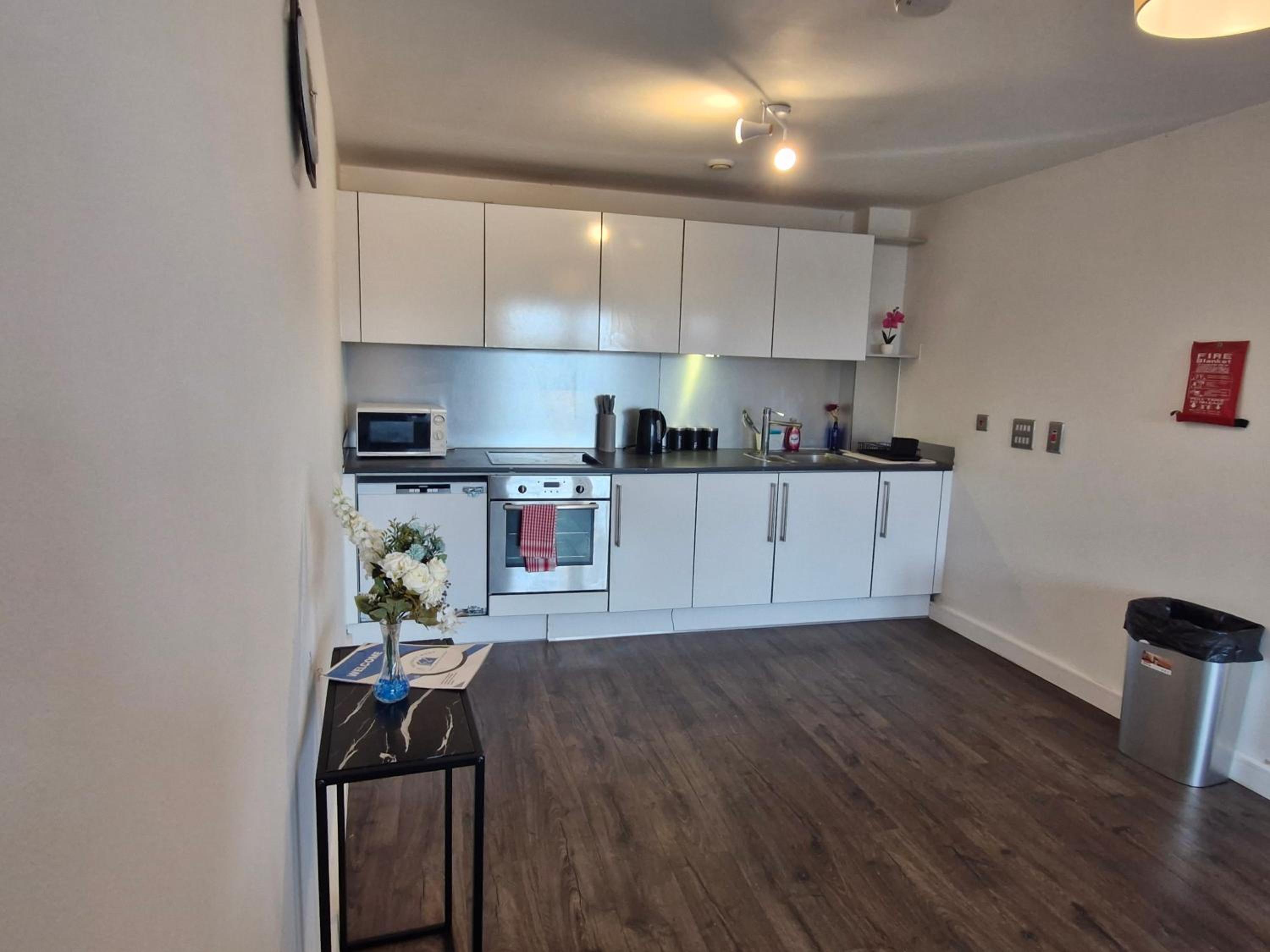 Slough Luxhaven Elegant One-Bed Apartment on High Street