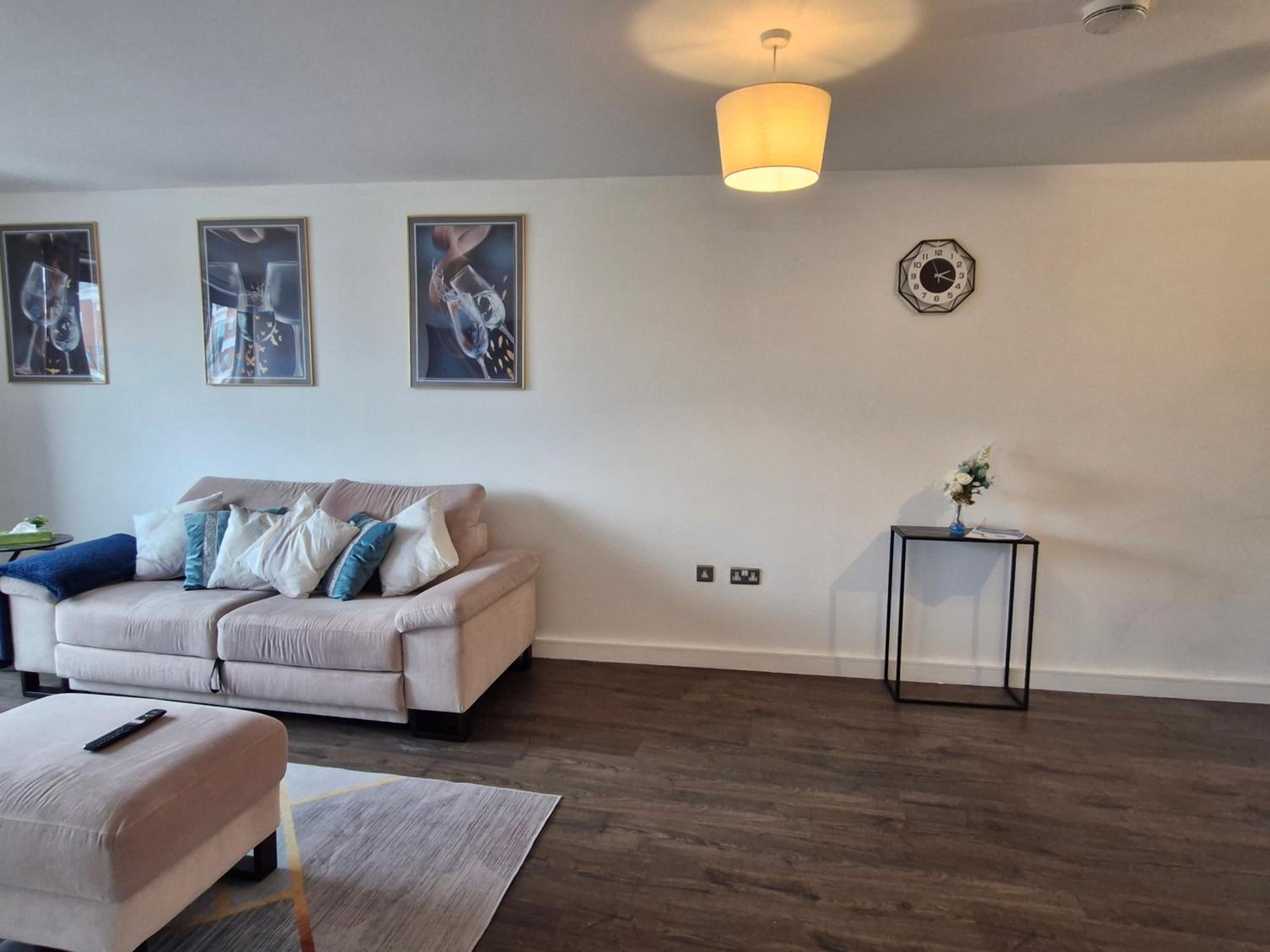Slough Luxhaven Elegant One-Bed Apartment on High Street