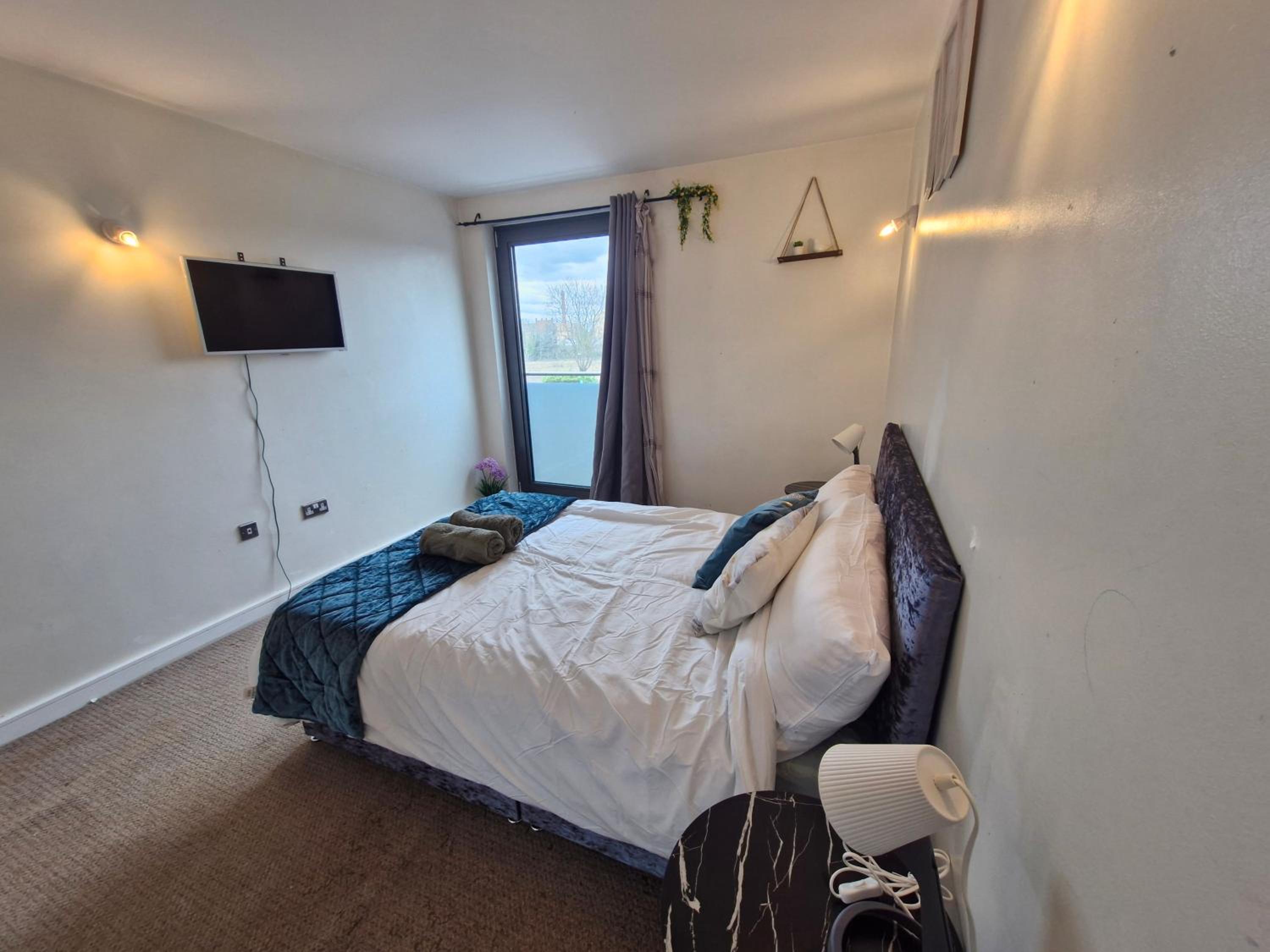 Slough Luxhaven Elegant One-Bed Apartment on High Street