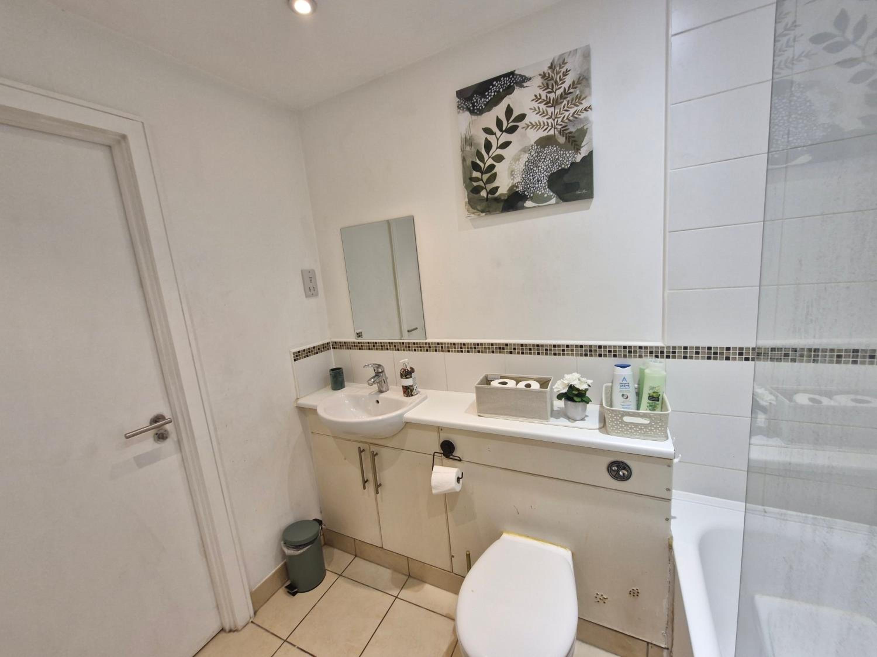 Slough Luxhaven Elegant One-Bed Apartment on High Street