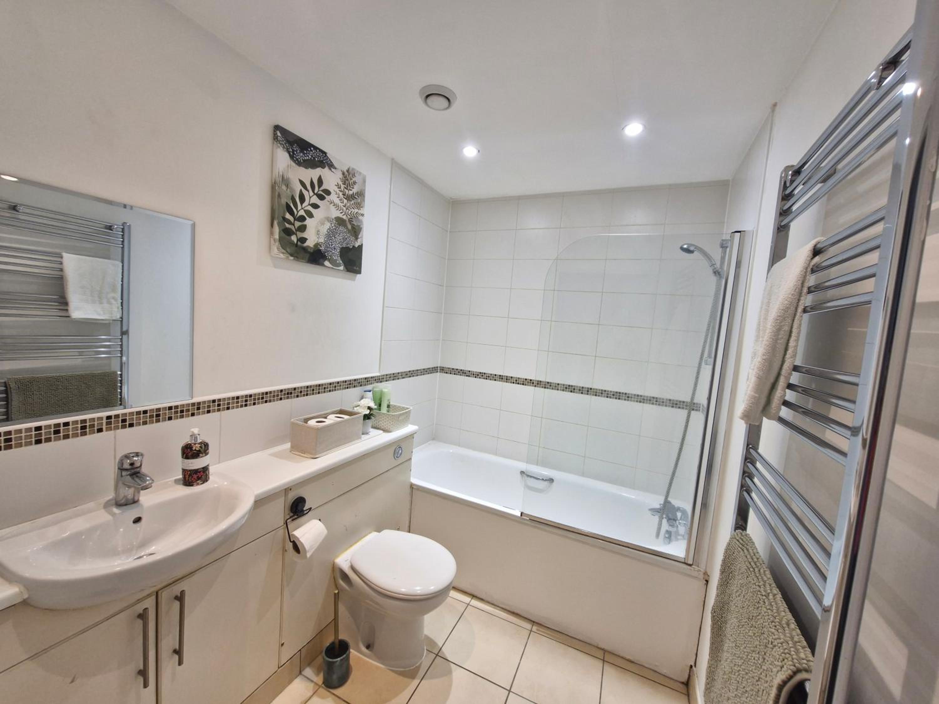 Slough Luxhaven Elegant One-Bed Apartment on High Street
