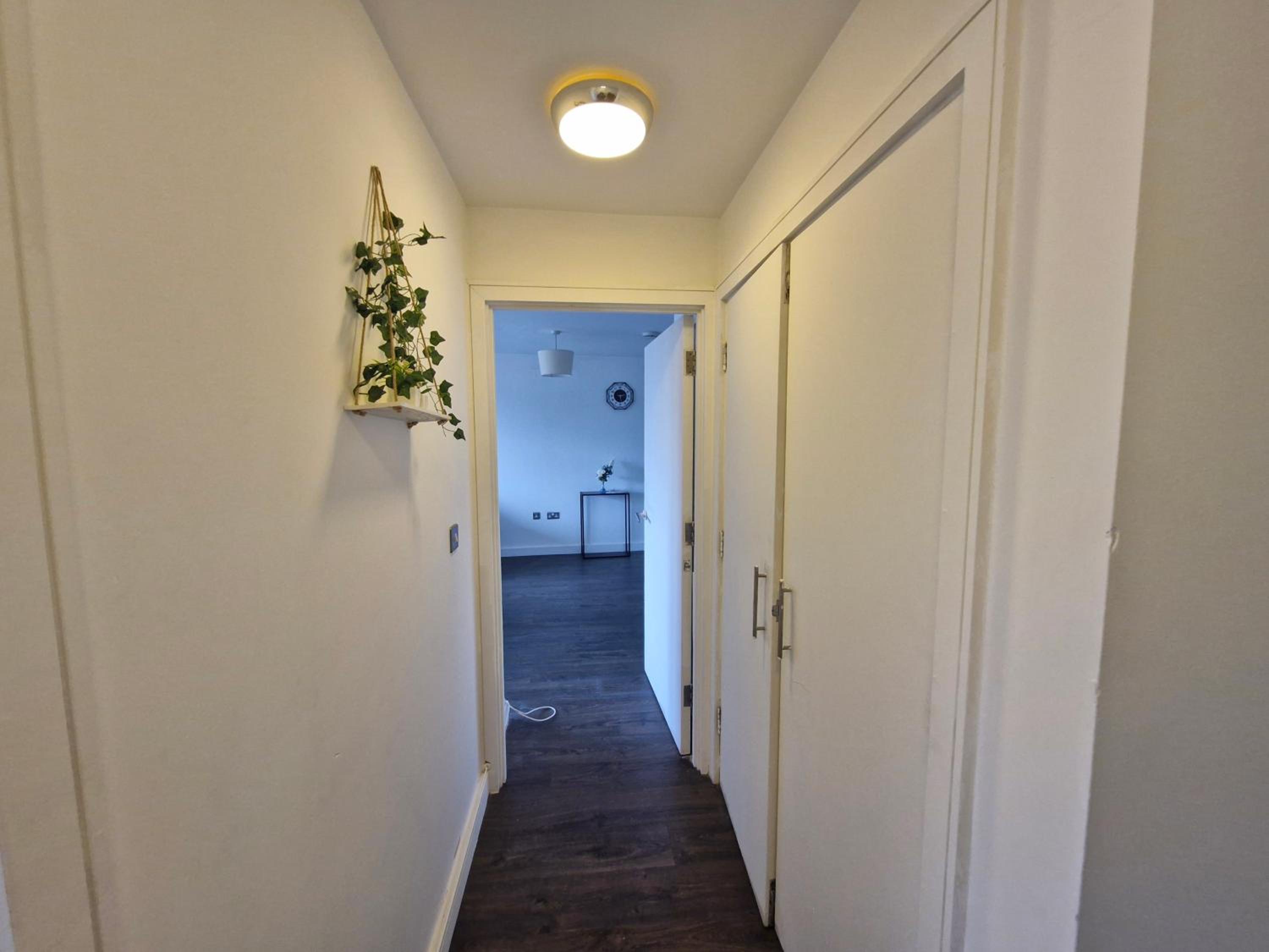 Slough Luxhaven Elegant One-Bed Apartment on High Street