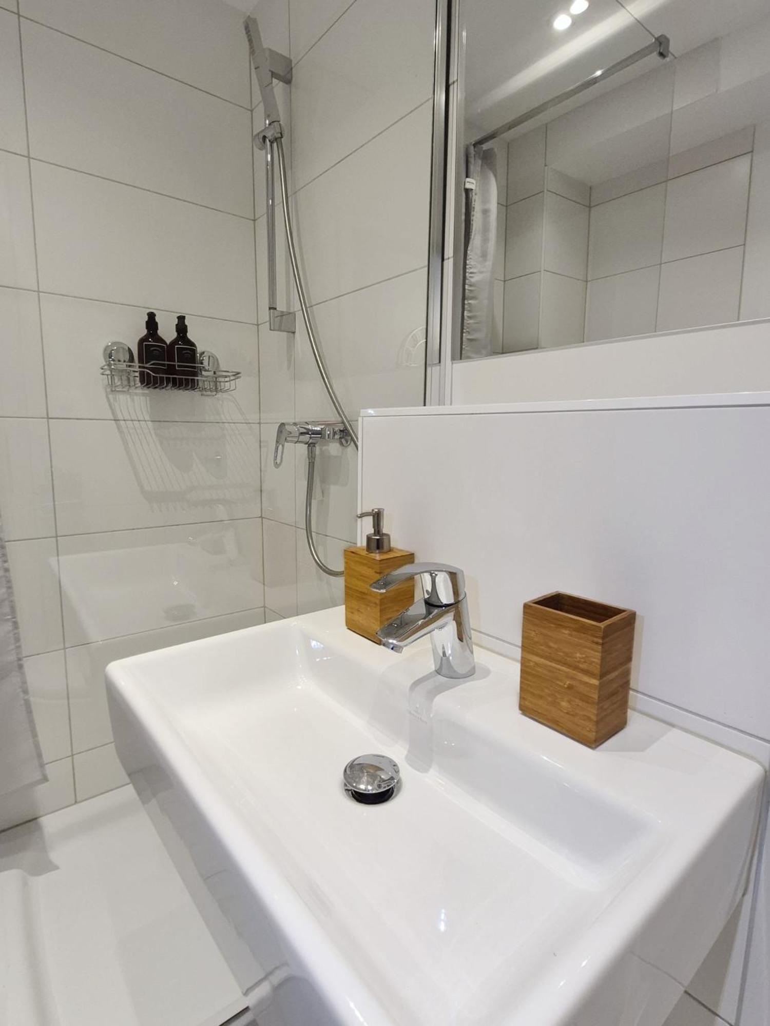 BASELiving Studio - Near ESC - Bahnhof SBB - St Jakob