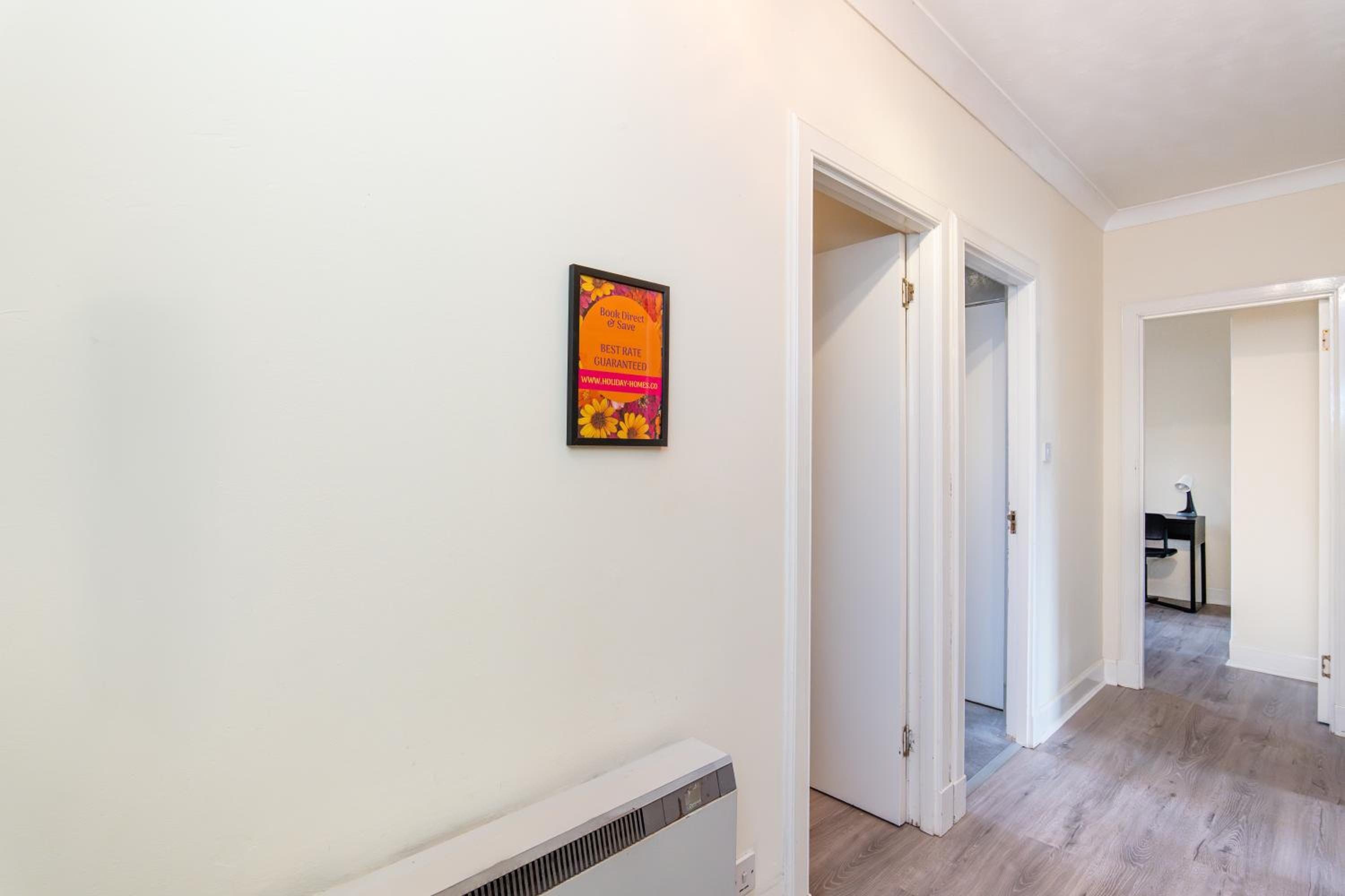 2 Bed Flat-With Parking - By Holiday Homes