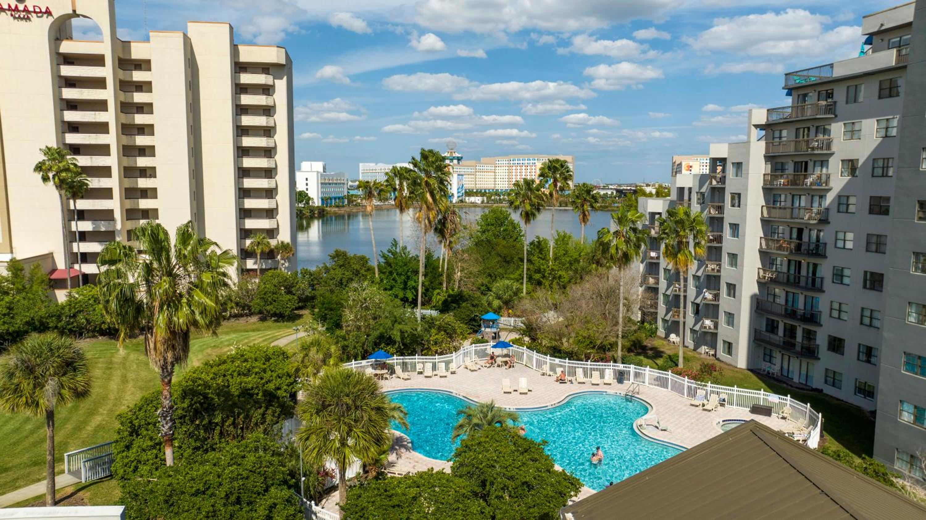 Luxury Lakeview Getaway 1 mile Universal Studios