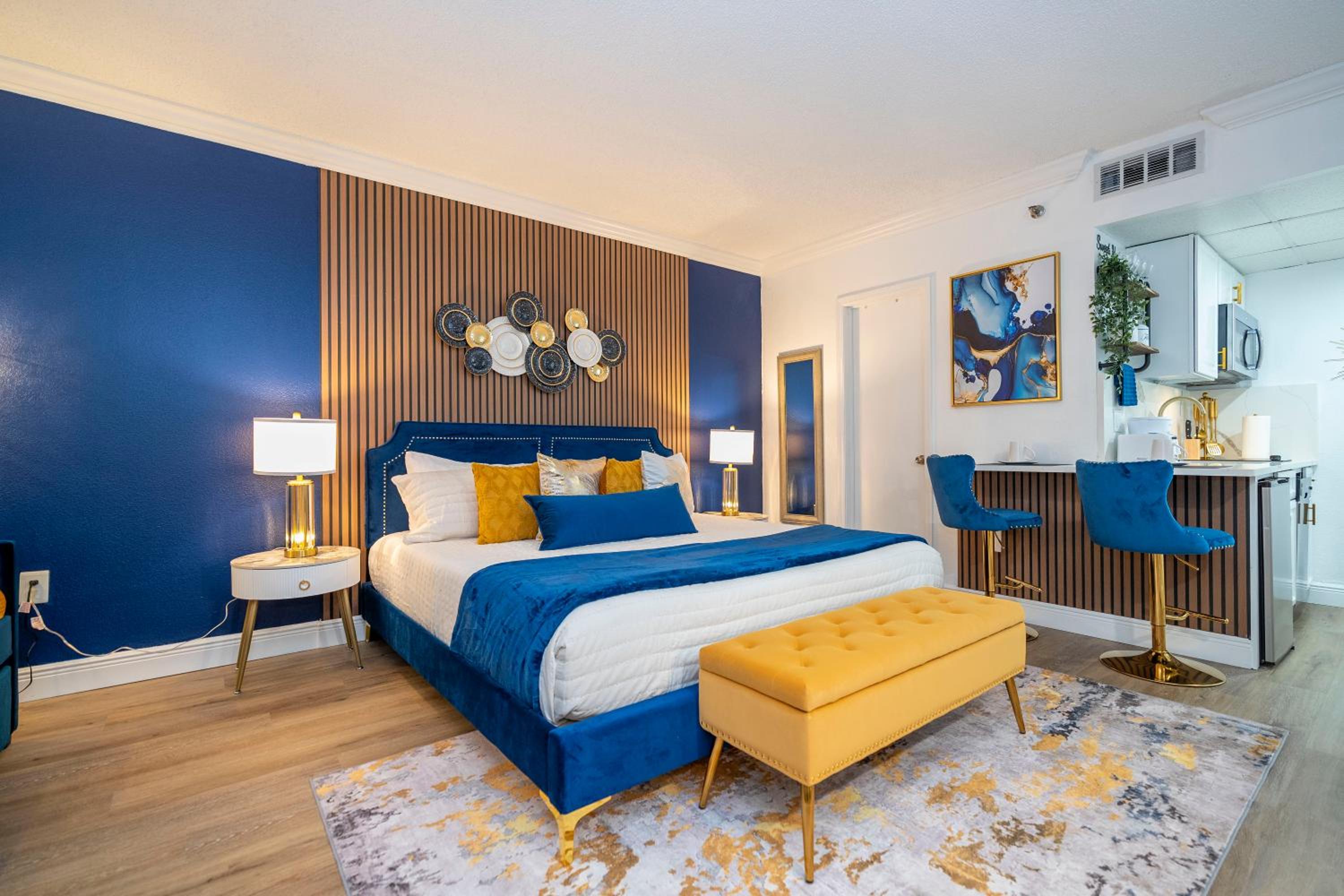Luxury Lakeview Getaway 1 mile Universal Studios
