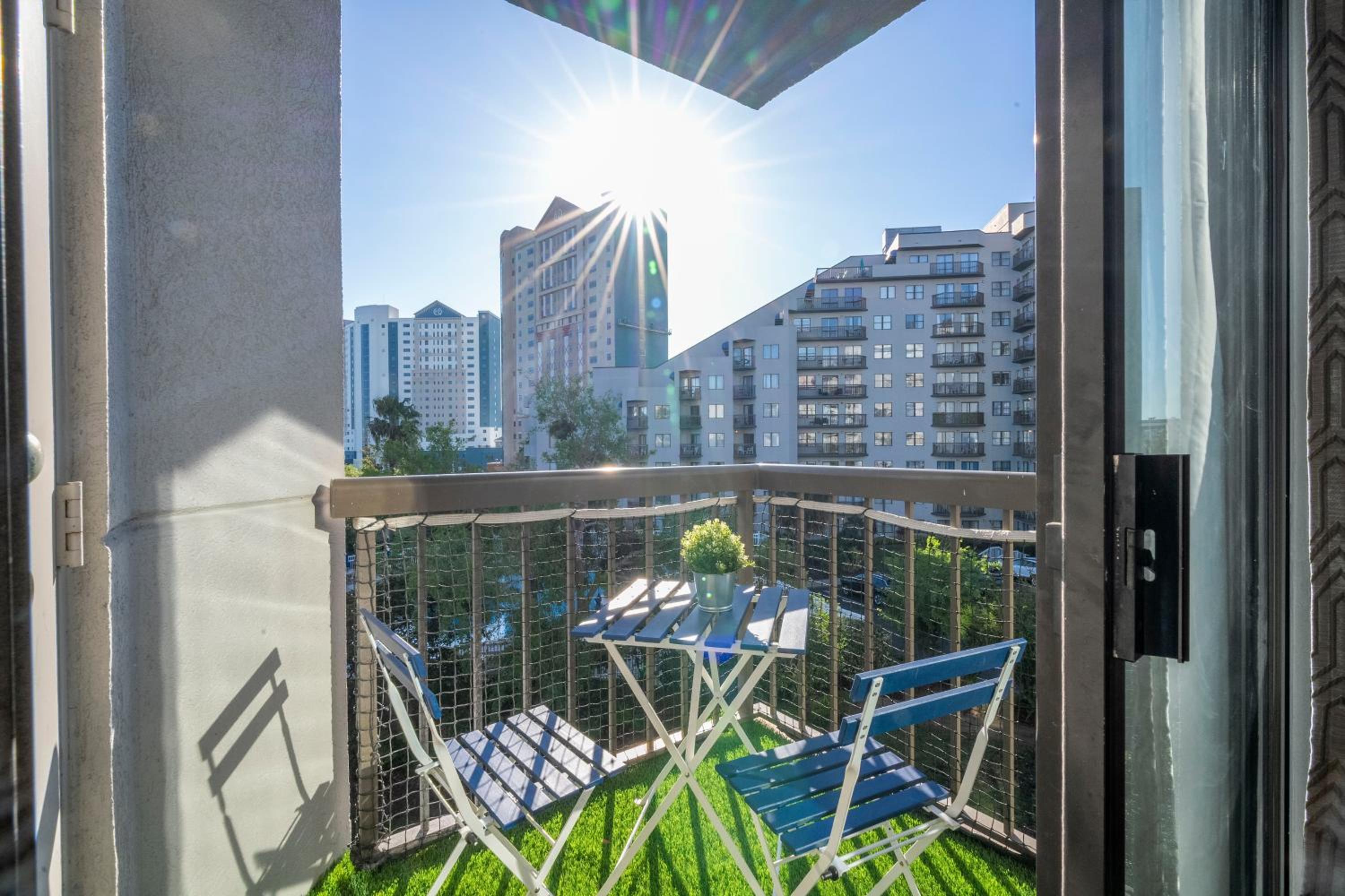 Luxury Lakeview Getaway 1 mile Universal Studios