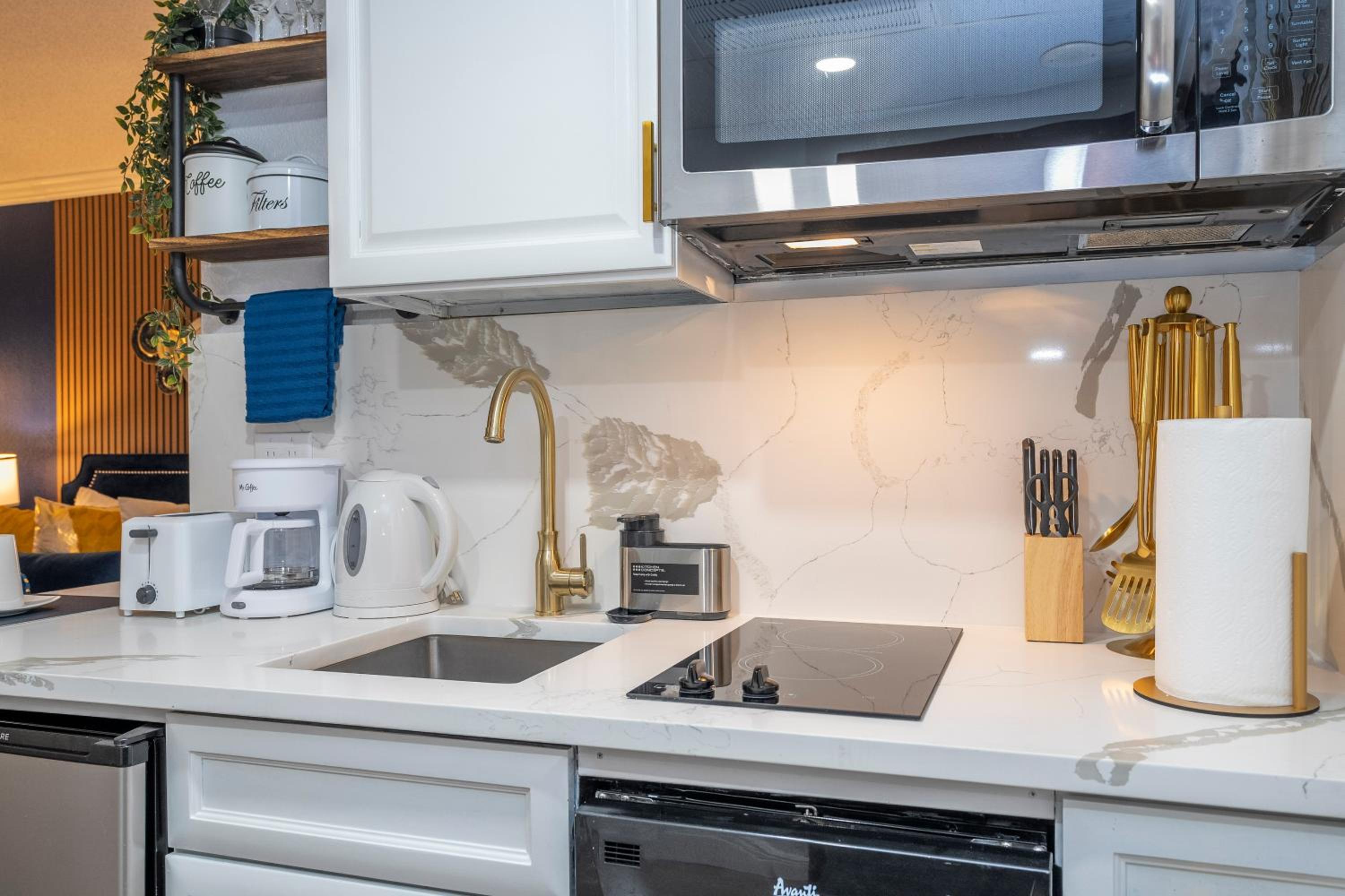 Luxury Lakeview Getaway 1 mile Universal Studios