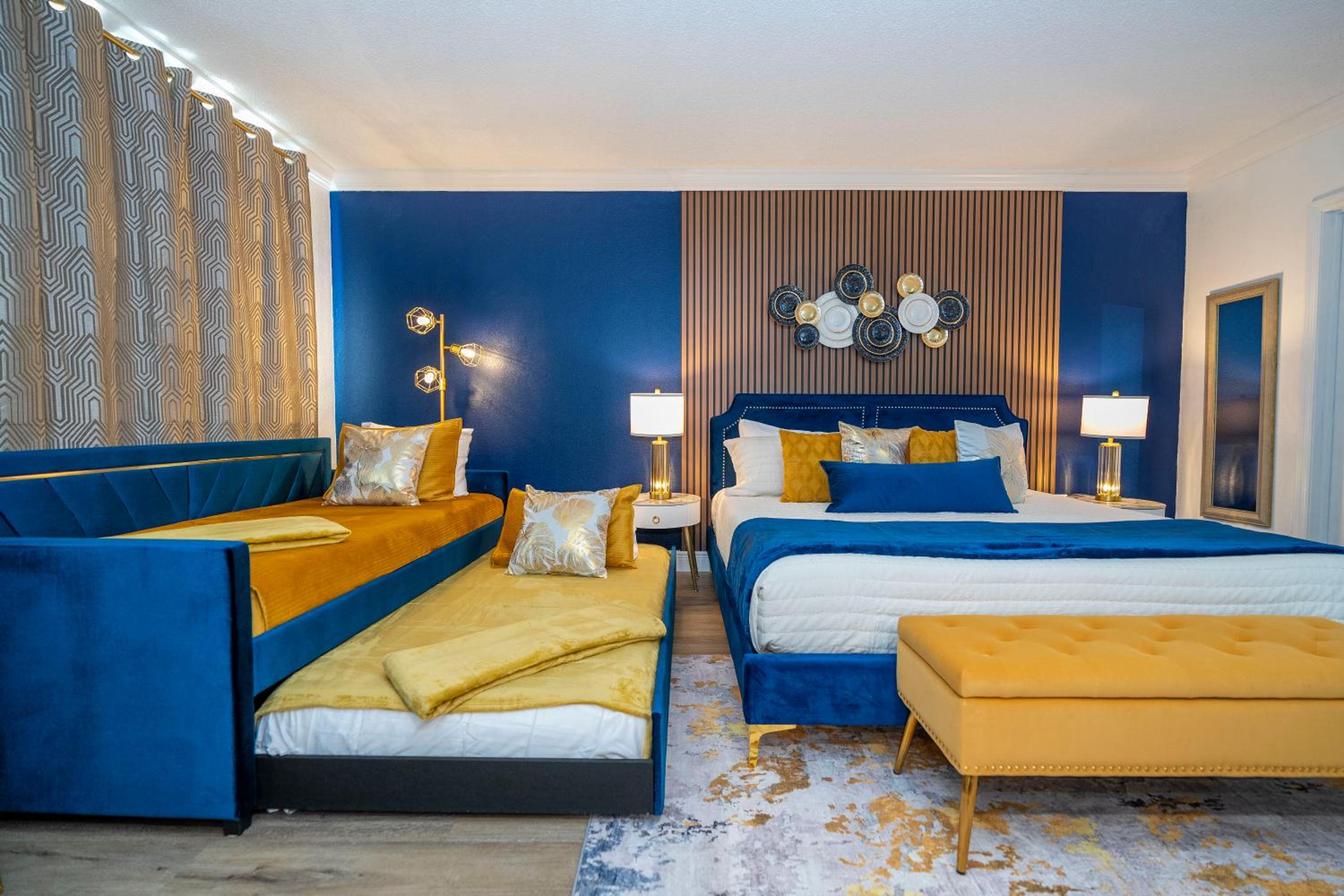 Luxury Lakeview Getaway 1 mile Universal Studios