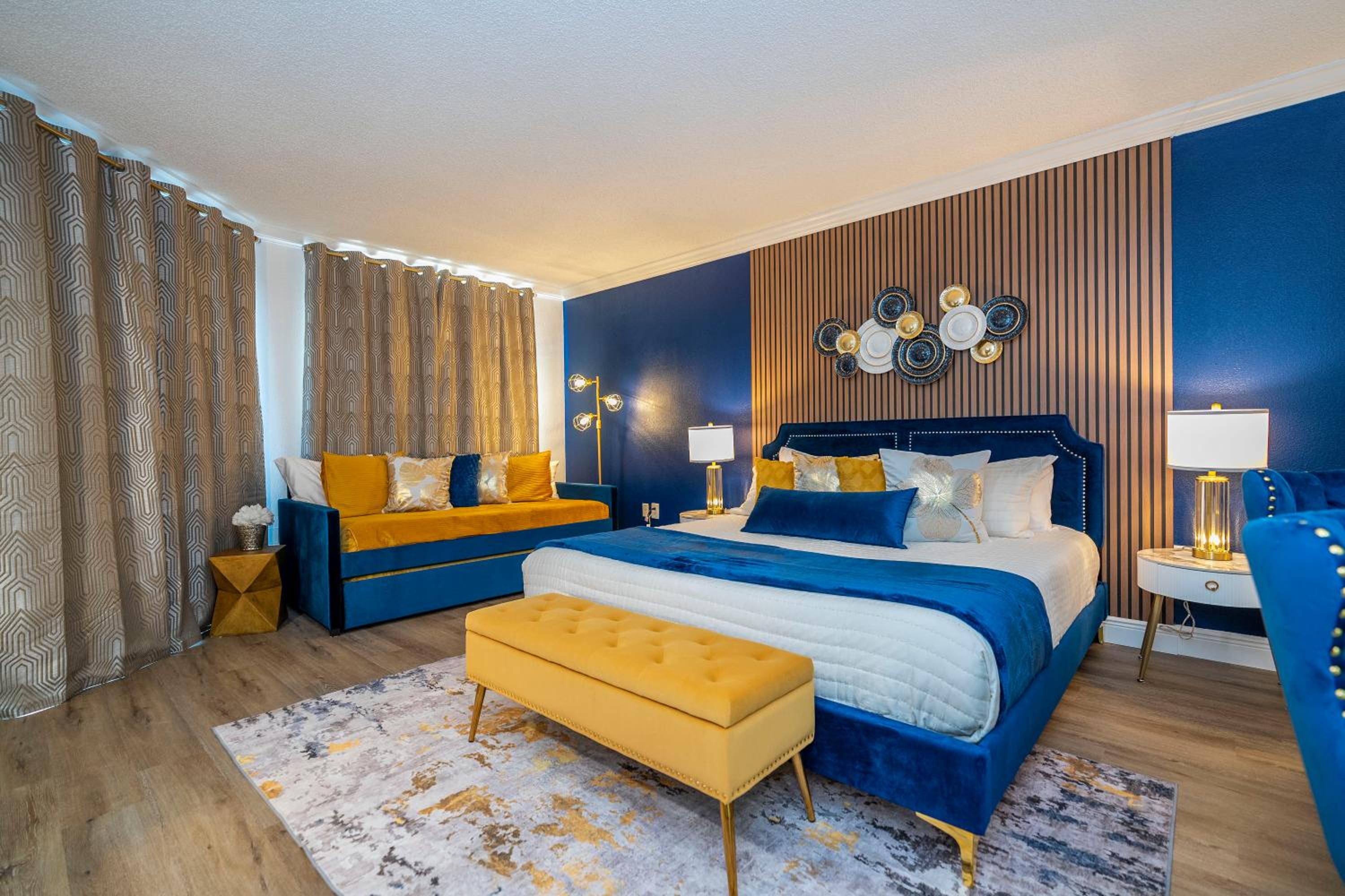 Luxury Lakeview Getaway 1 mile Universal Studios