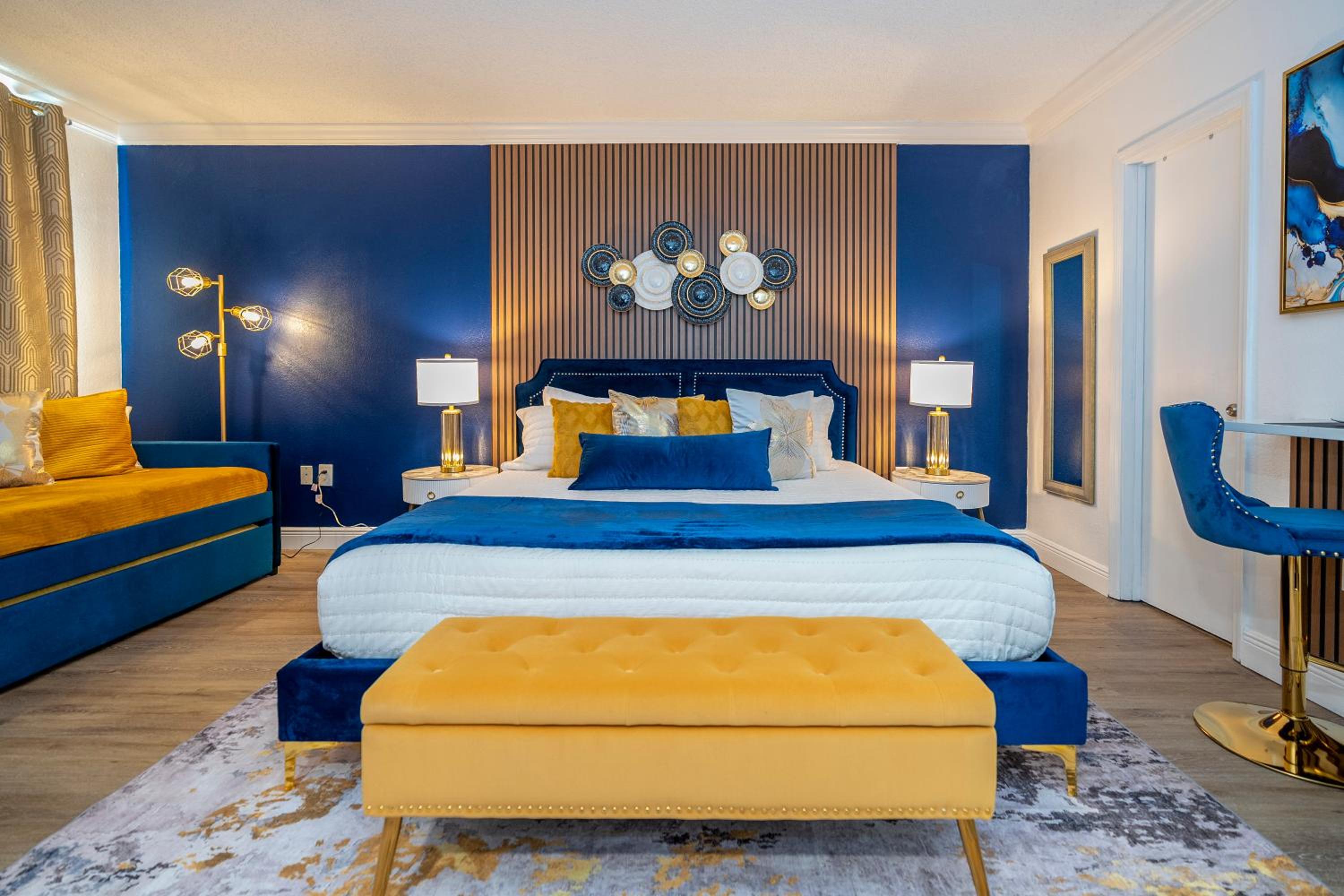Luxury Lakeview Getaway 1 mile Universal Studios