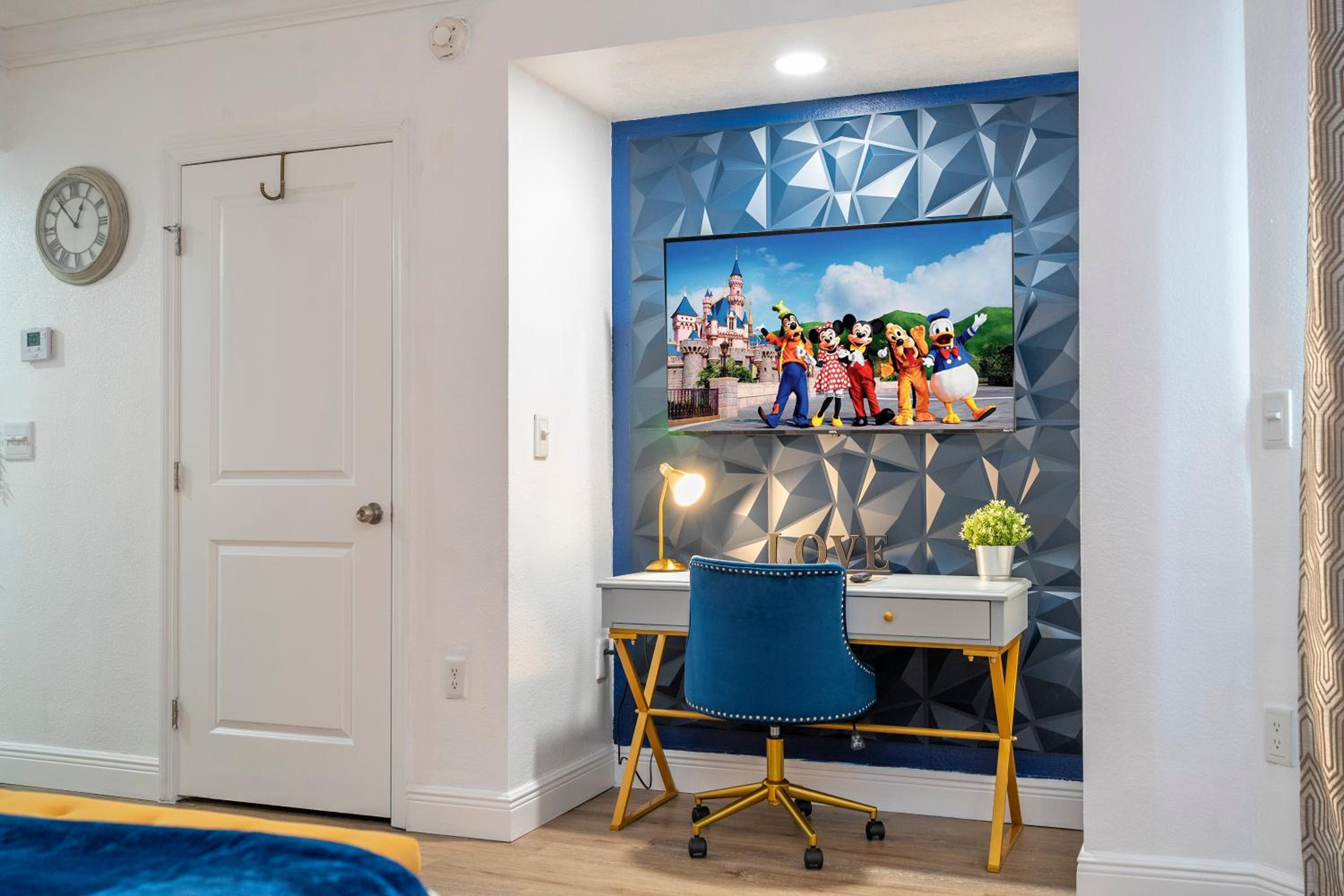 Luxury Lakeview Getaway 1 mile Universal Studios