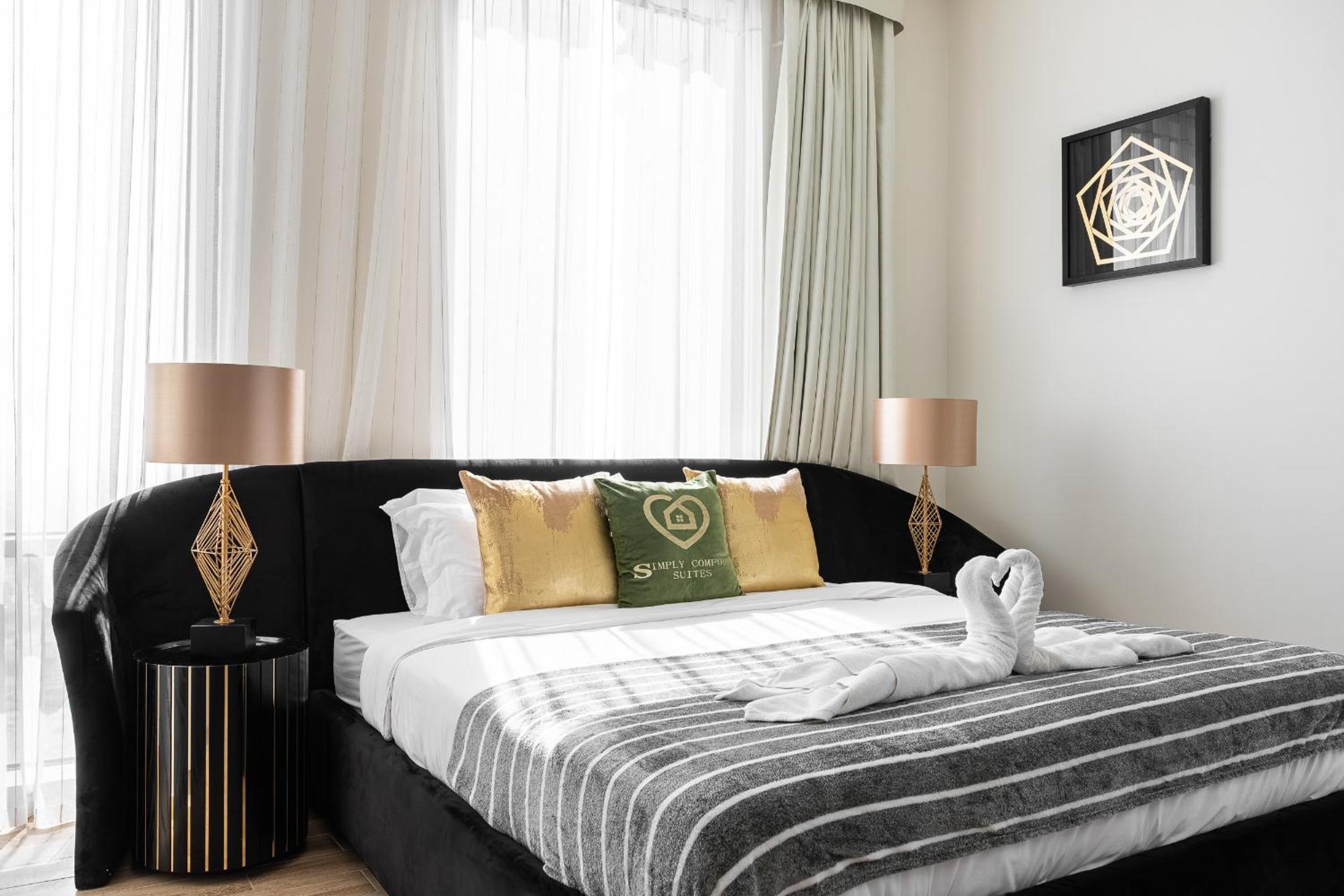 Simply Comfort Vacation Homes Rental Luxury 2Br Apt Stunning Views in Amna Tower