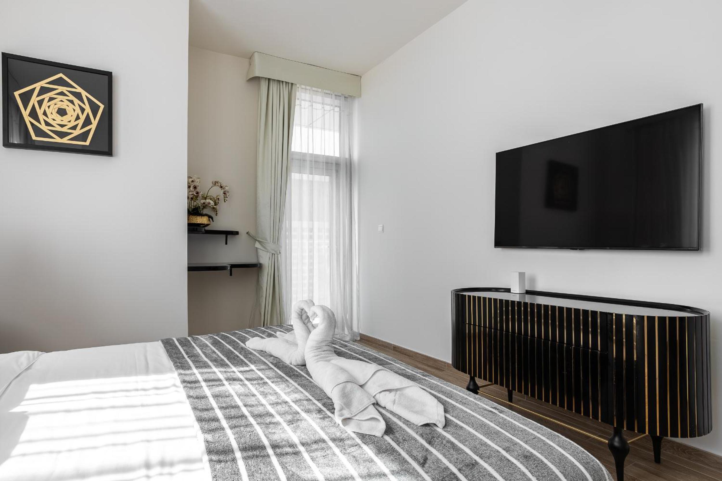Simply Comfort Vacation Homes Rental Luxury 2Br Apt Stunning Views in Amna Tower