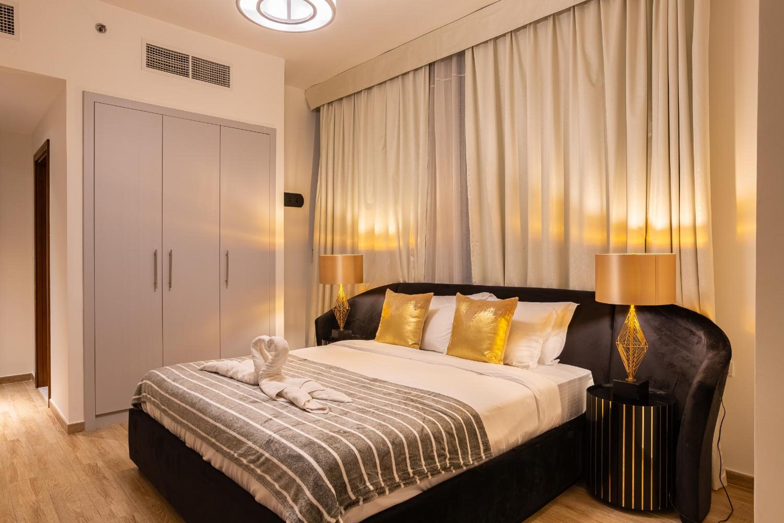 Simply Comfort Vacation Homes Rental Luxury 2Br Apt Stunning Views in Amna Tower