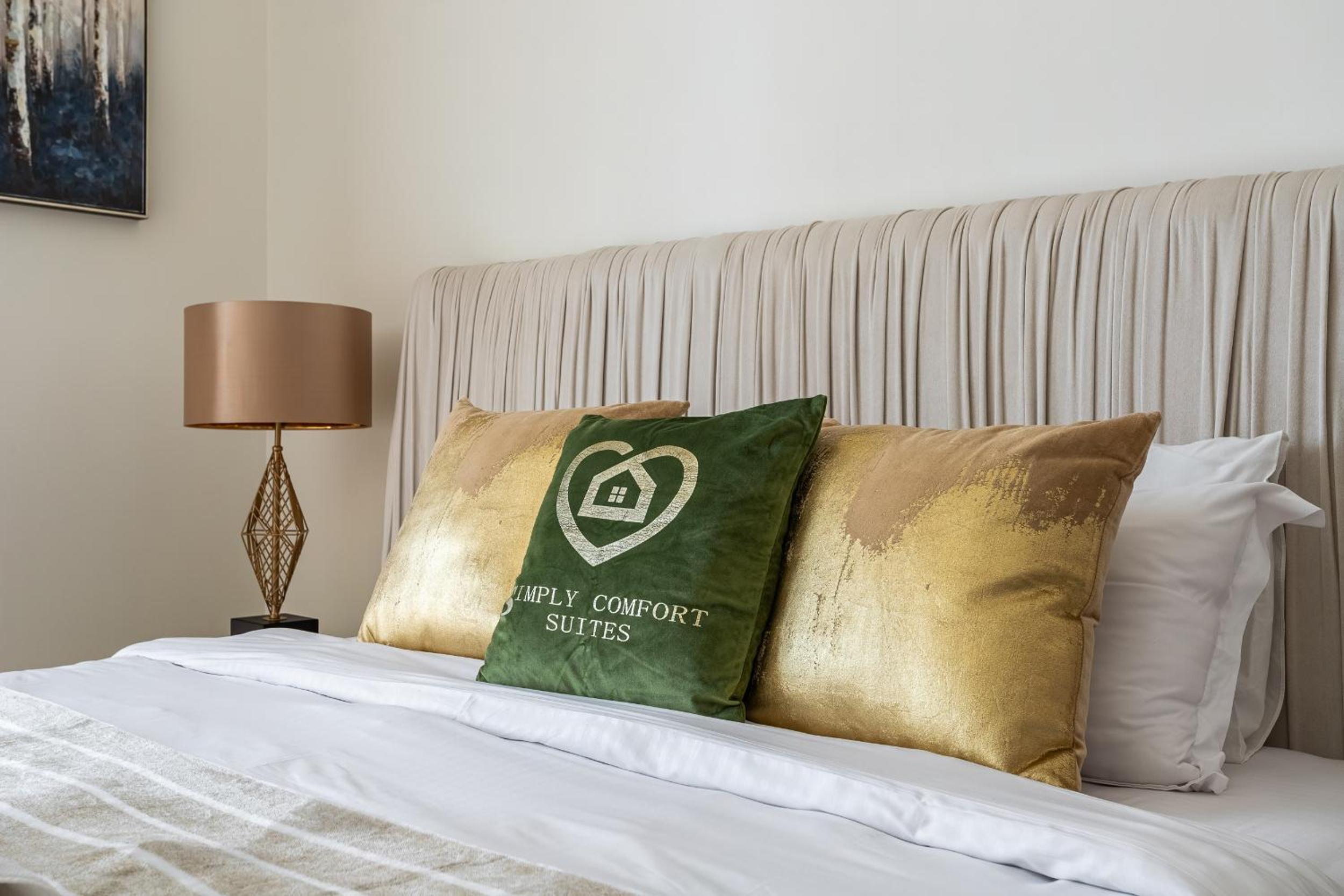 Simply Comfort Vacation Homes Rental Luxury 2Br Apt Stunning Views in Amna Tower
