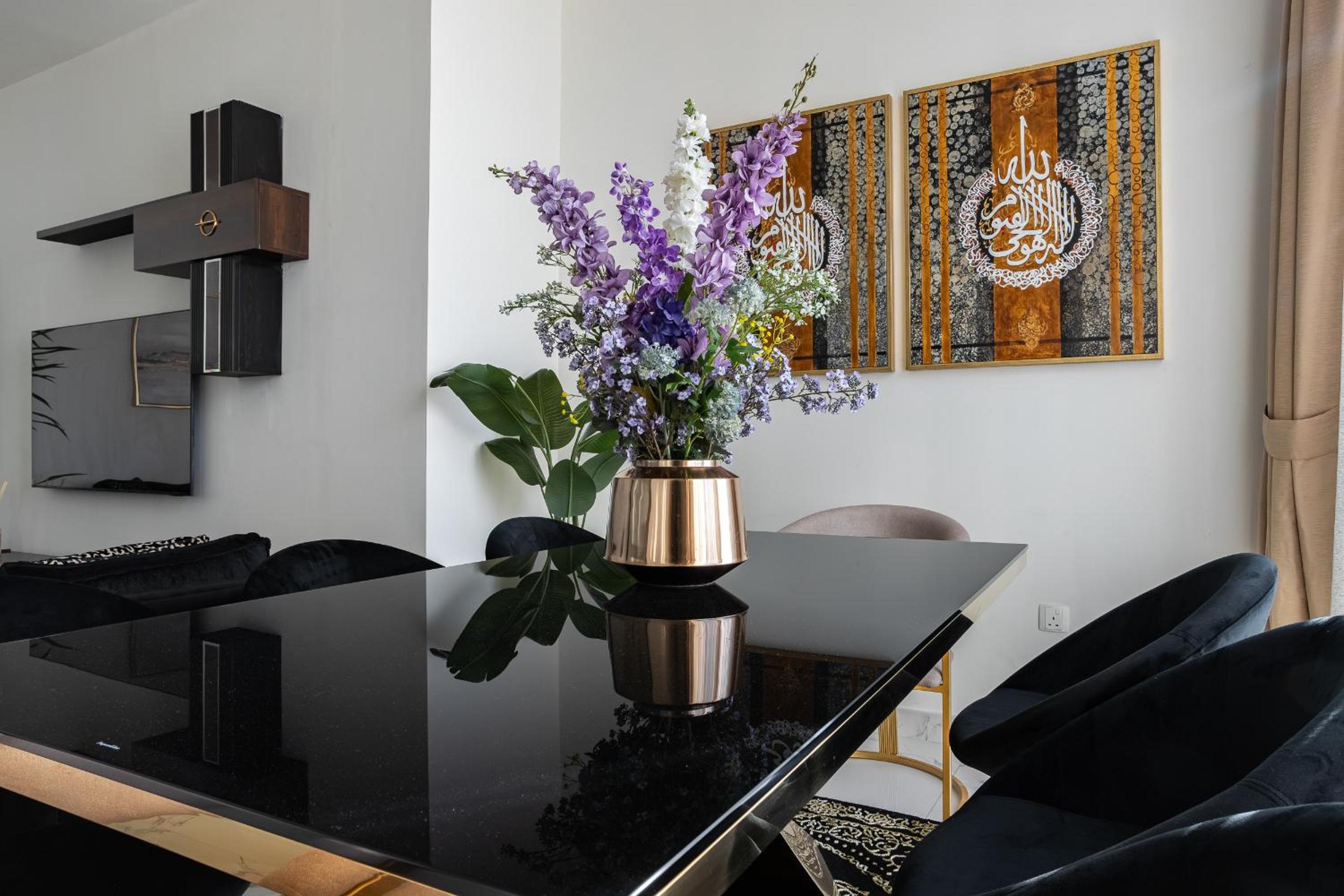 Simply Comfort Vacation Homes Rental Luxury 2Br Apt Stunning Views in Amna Tower