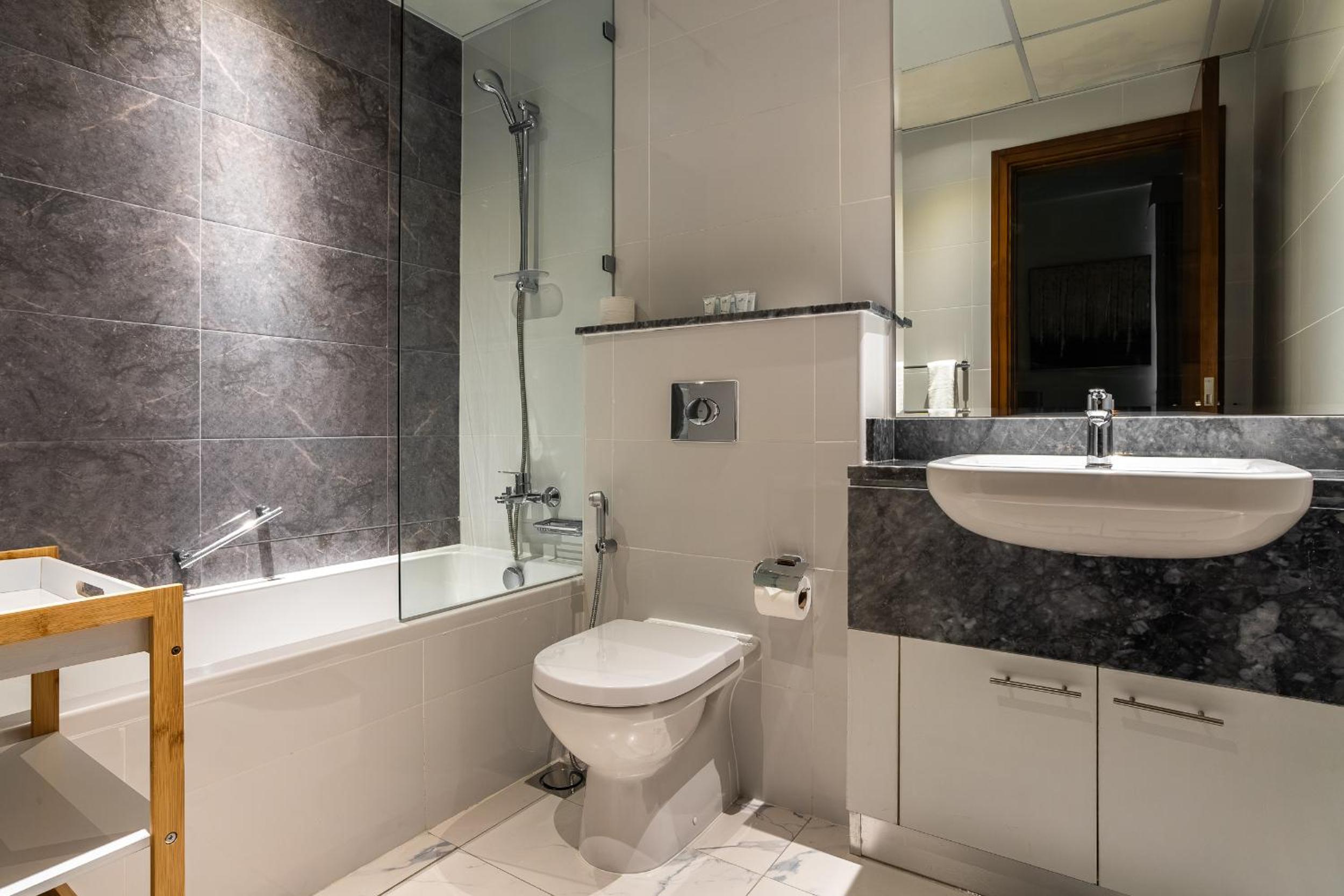 Simply Comfort Vacation Homes Rental Luxury 2Br Apt Stunning Views in Amna Tower