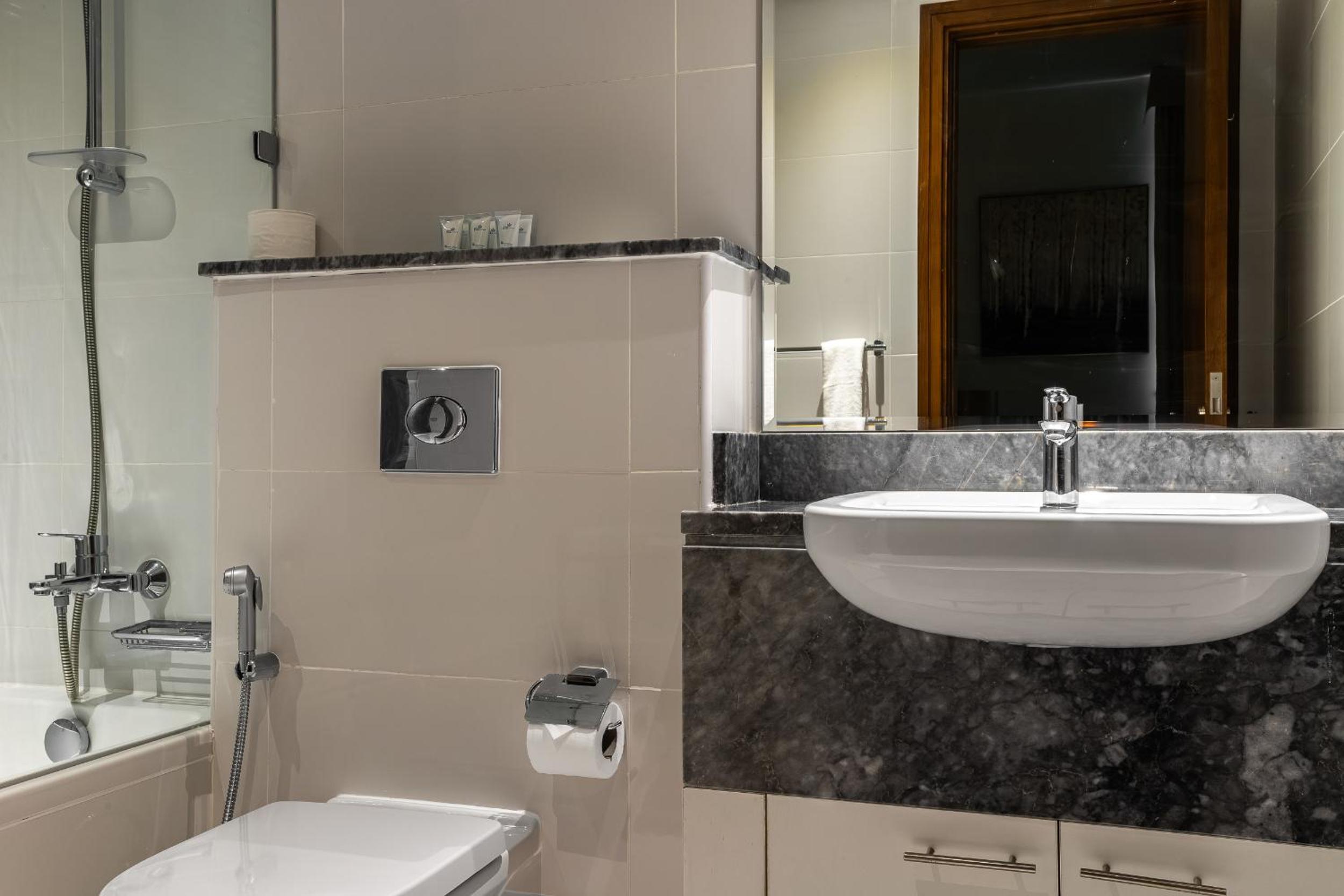 Simply Comfort Vacation Homes Rental Luxury 2Br Apt Stunning Views in Amna Tower
