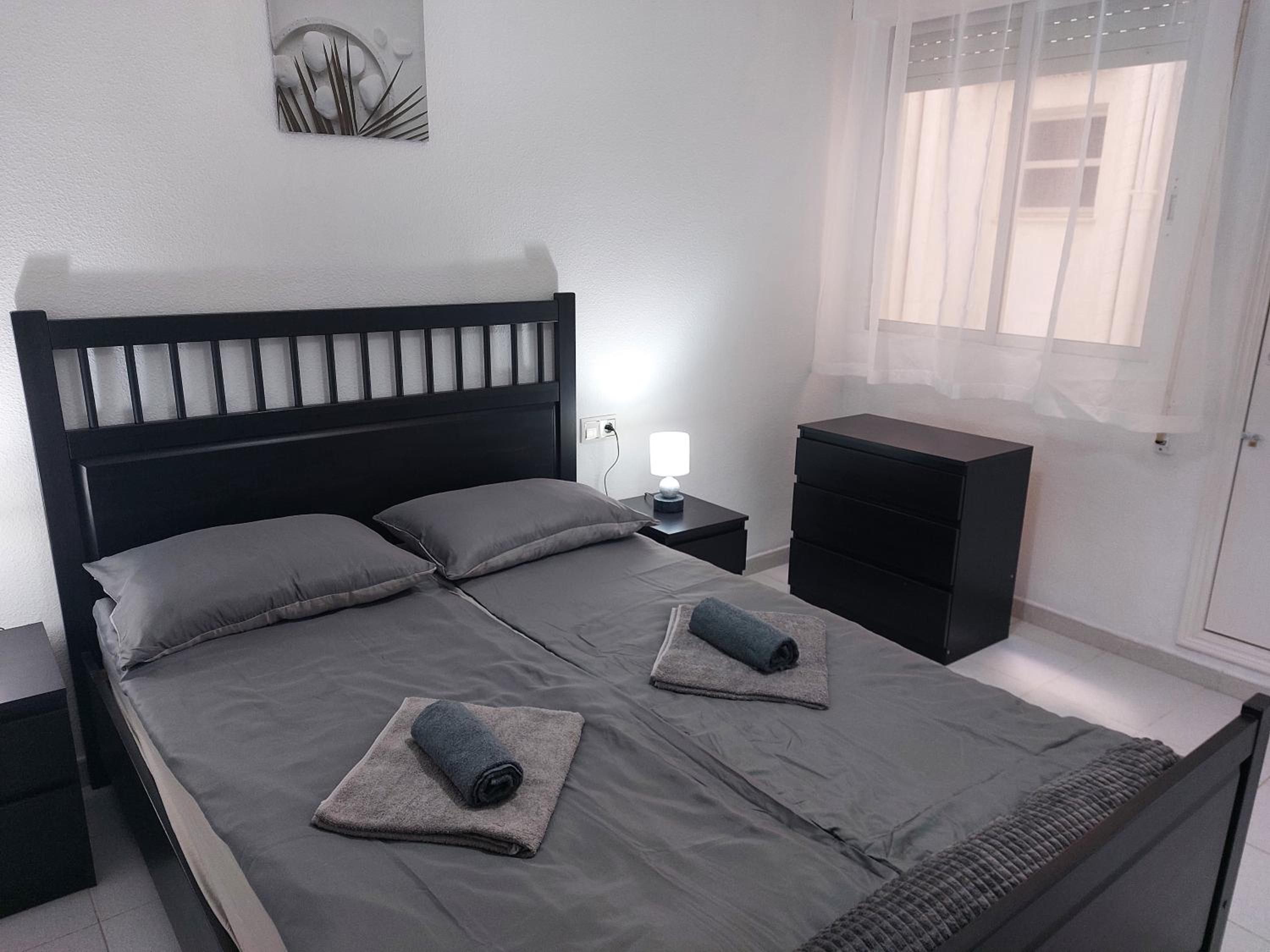 2-bedroom apartment - close to beaches and center