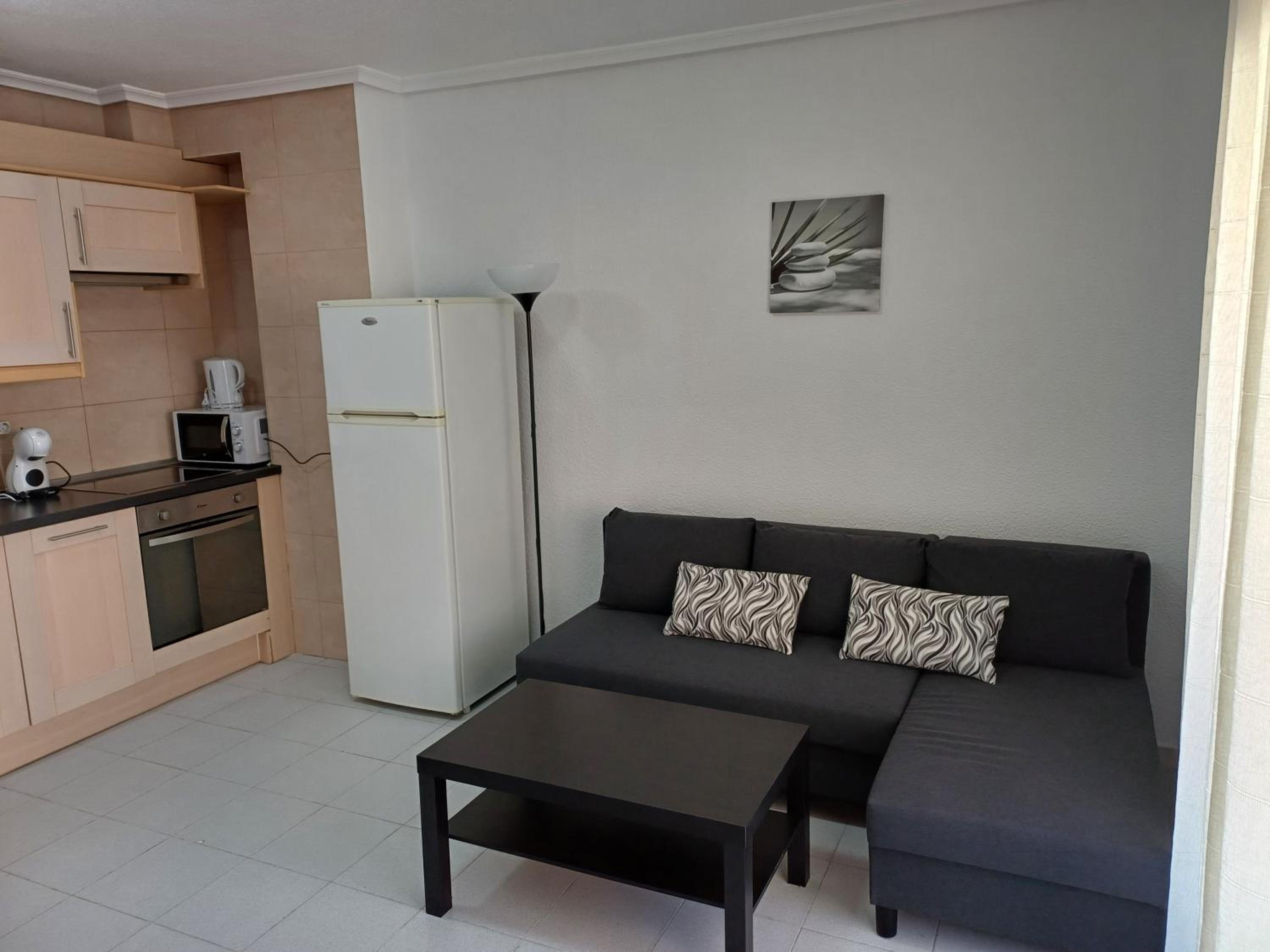 2-bedroom apartment - close to beaches and center