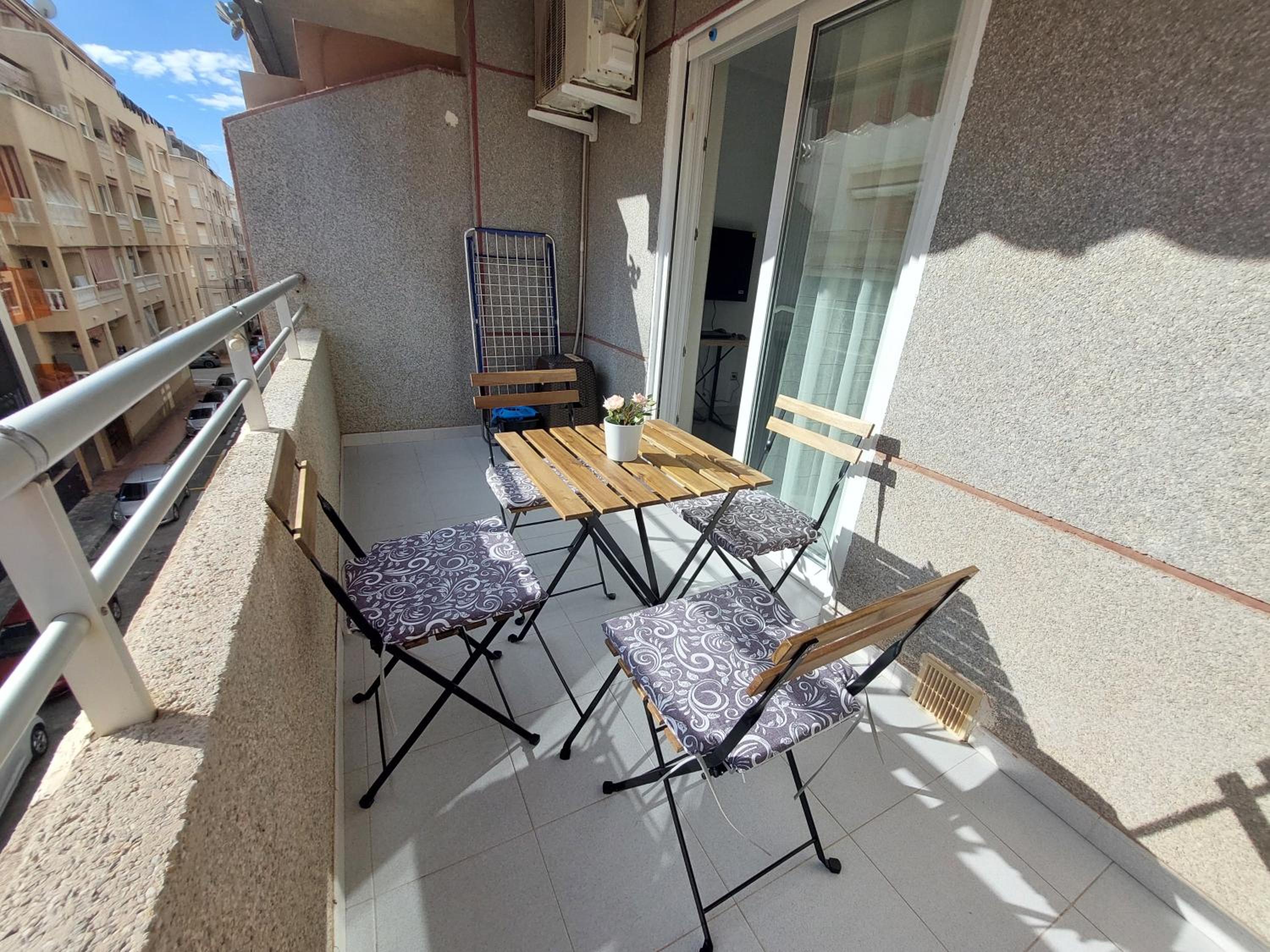 2-bedroom apartment - close to beaches and center