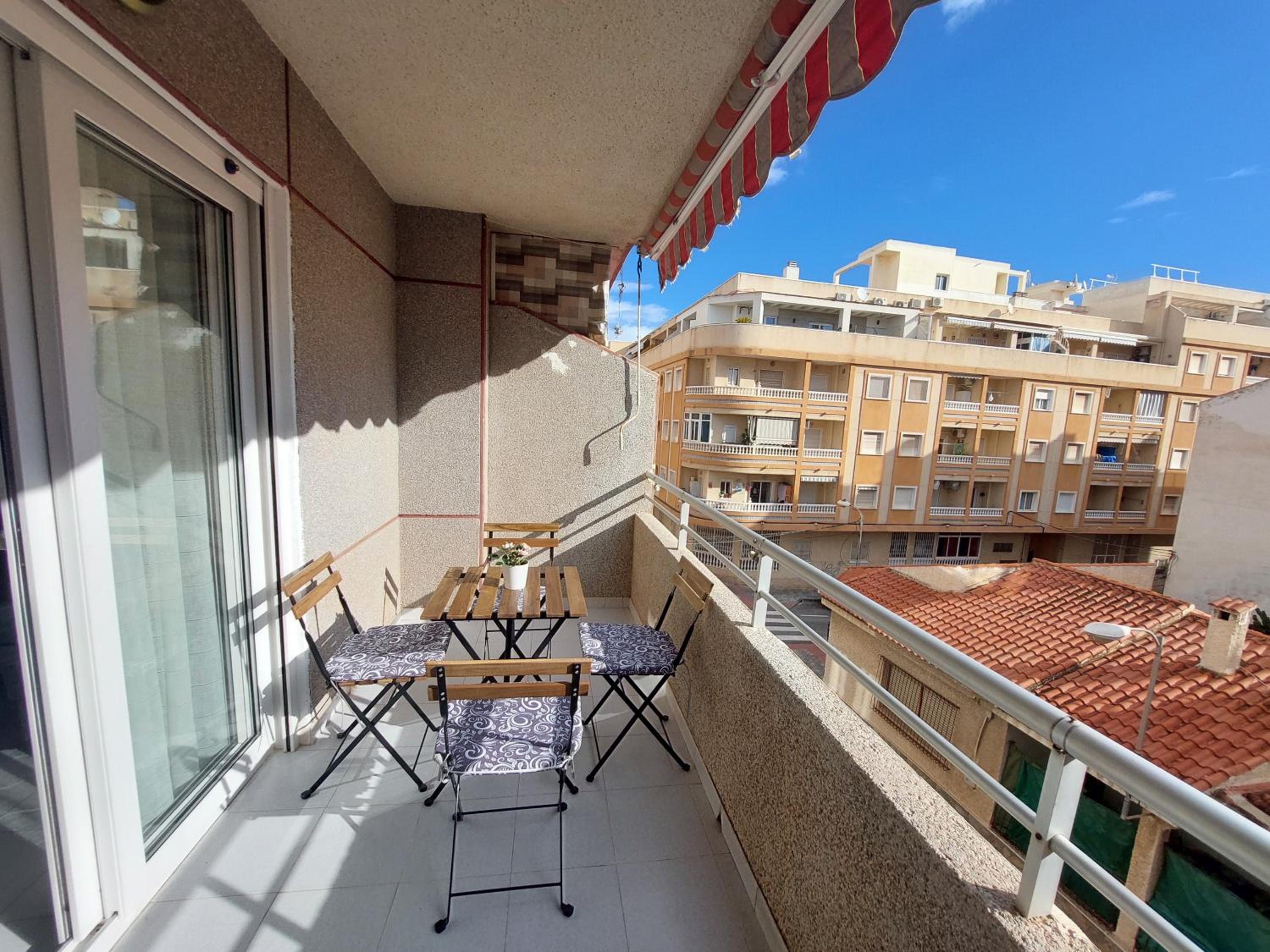 2-bedroom apartment - close to beaches and center