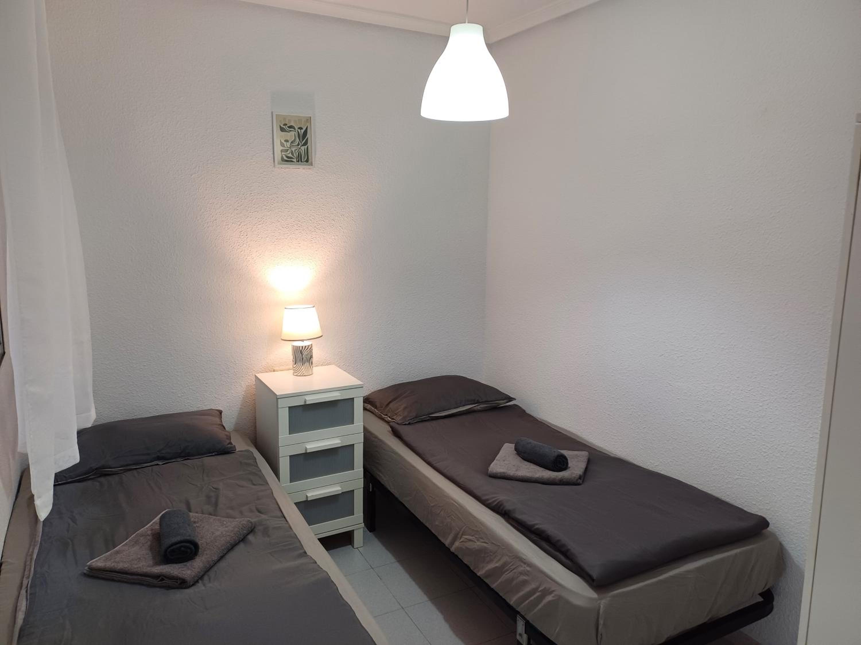 2-bedroom apartment - close to beaches and center