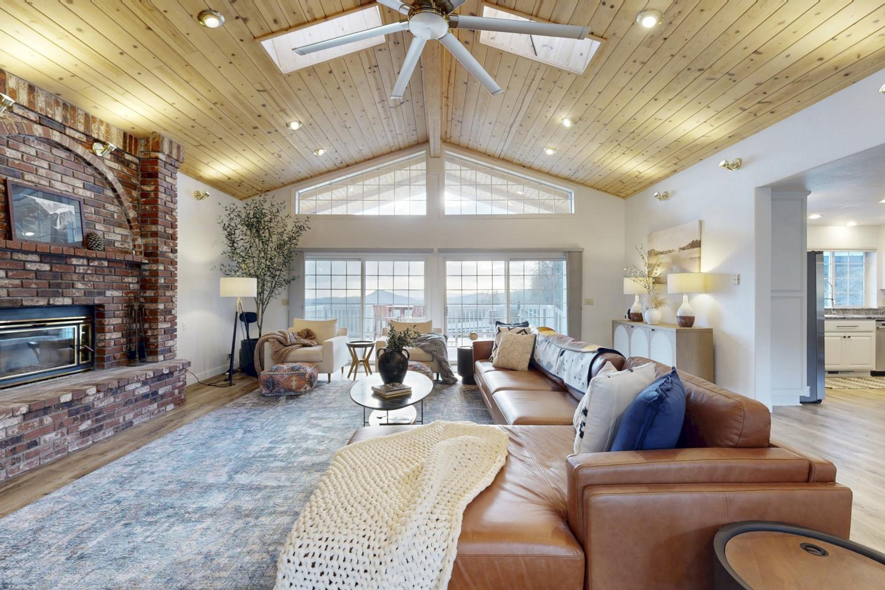5BR Estate On Acreage with Private Pool, Near Hiking