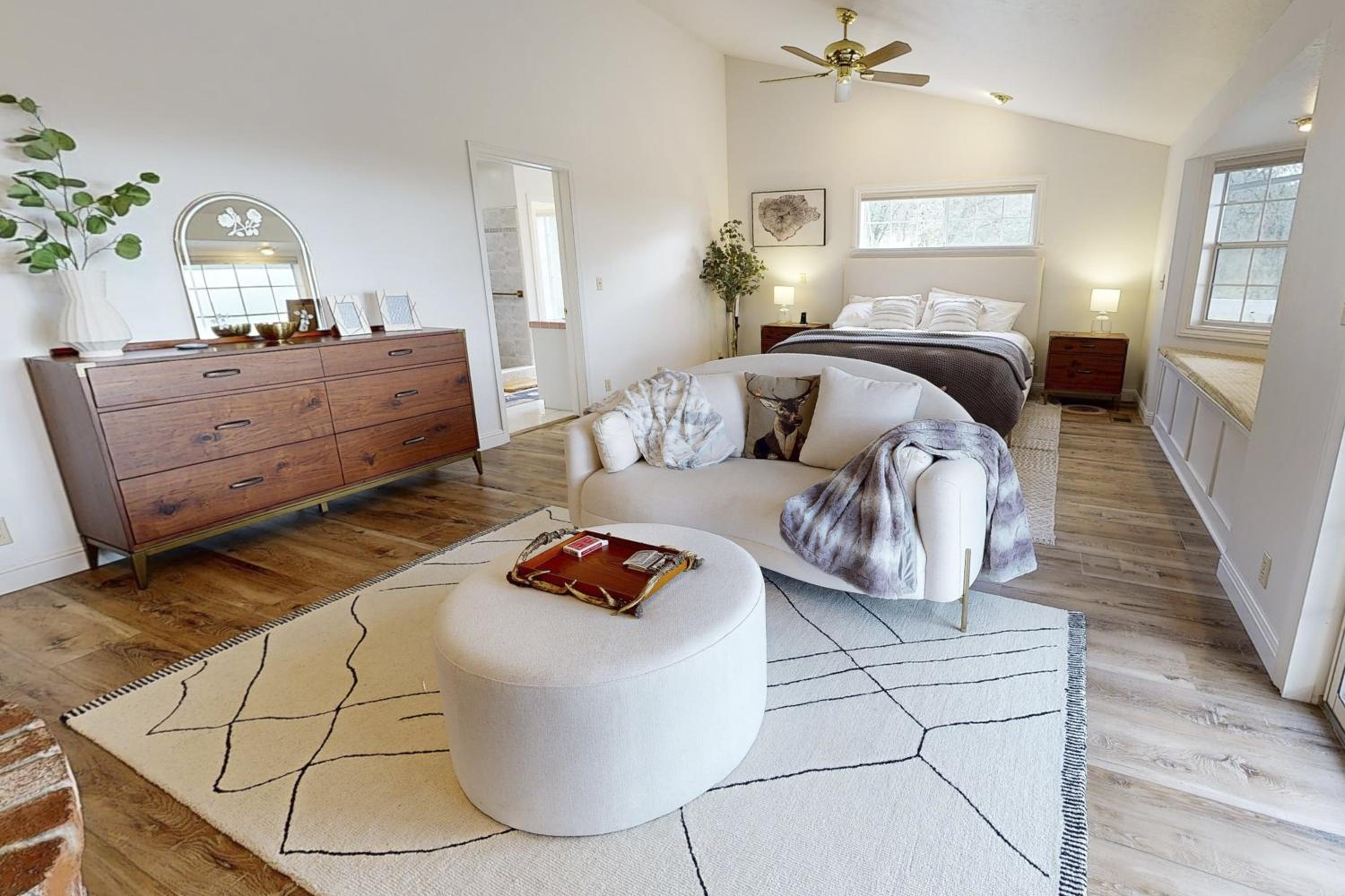 5BR Estate On Acreage with Private Pool, Near Hiking
