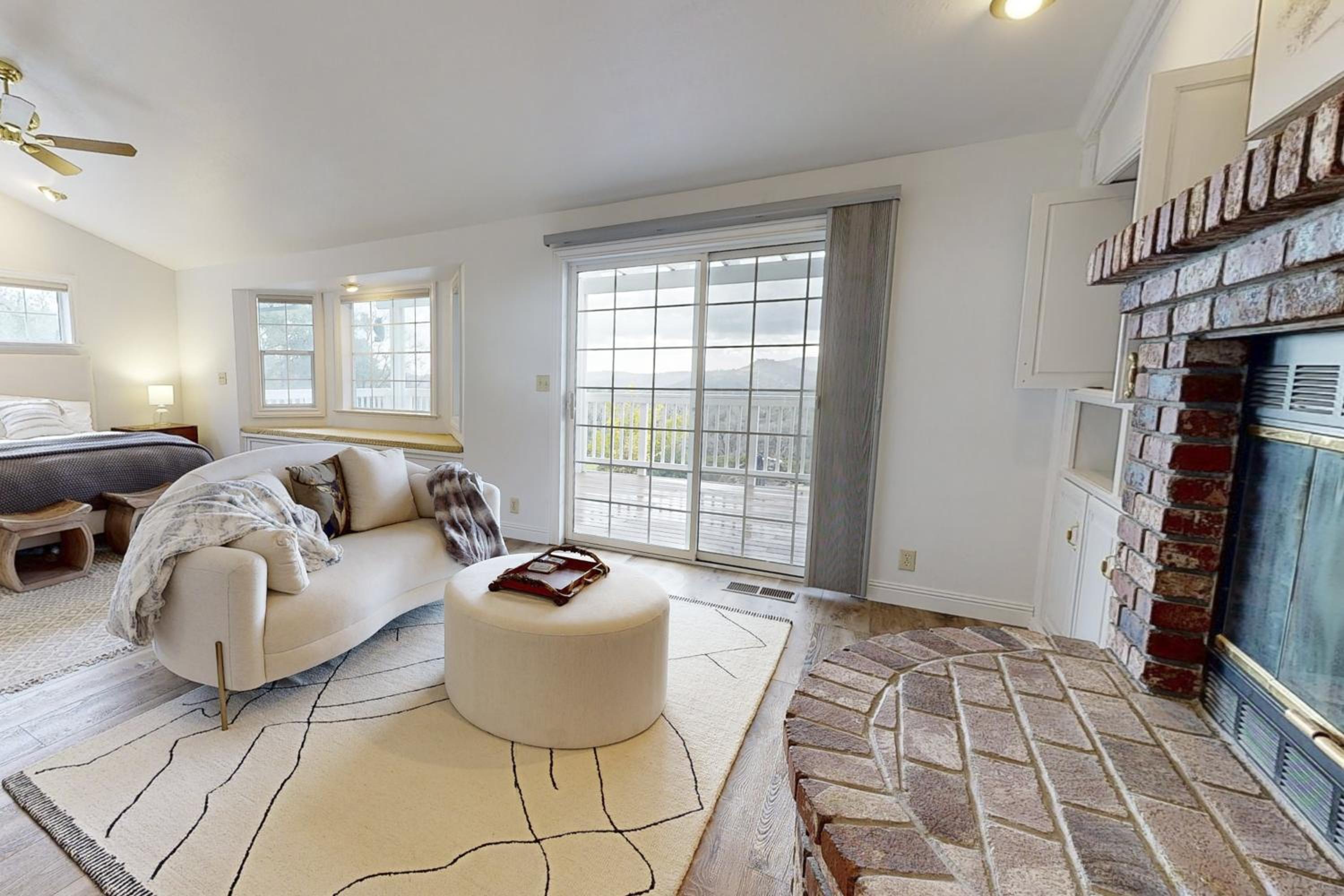 5BR Estate On Acreage with Private Pool, Near Hiking