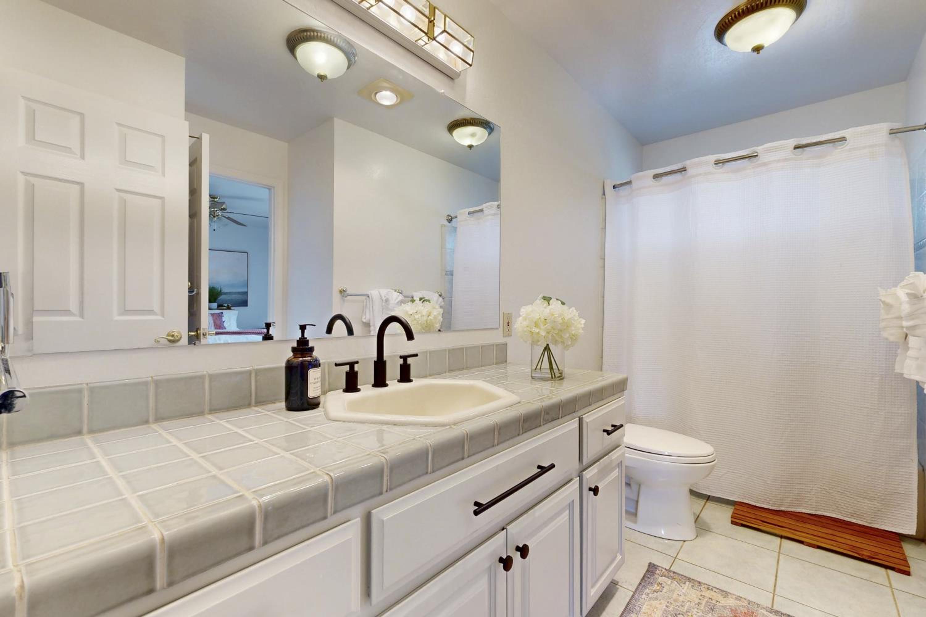 5BR Estate On Acreage with Private Pool, Near Hiking
