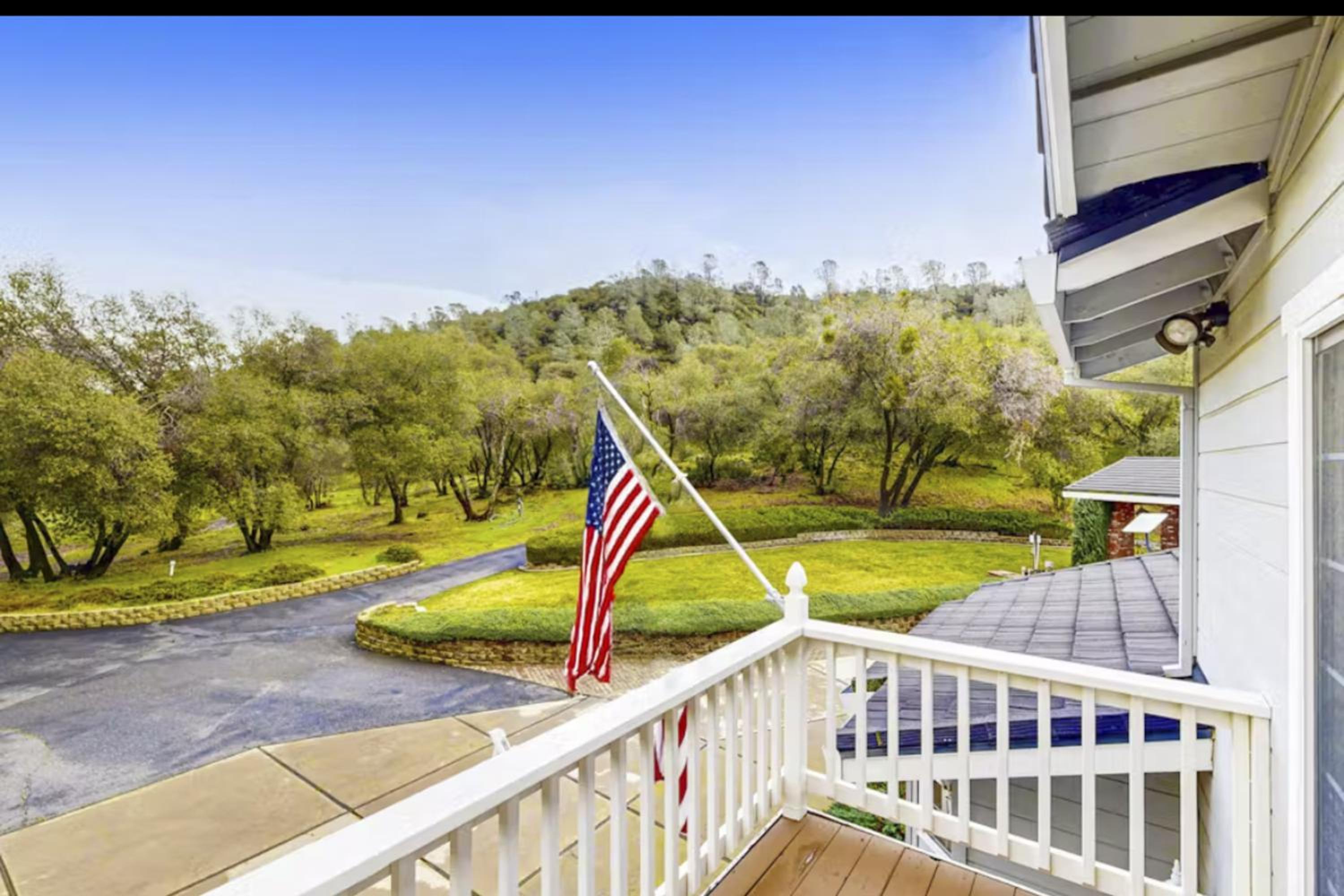 5BR Estate On Acreage with Private Pool, Near Hiking