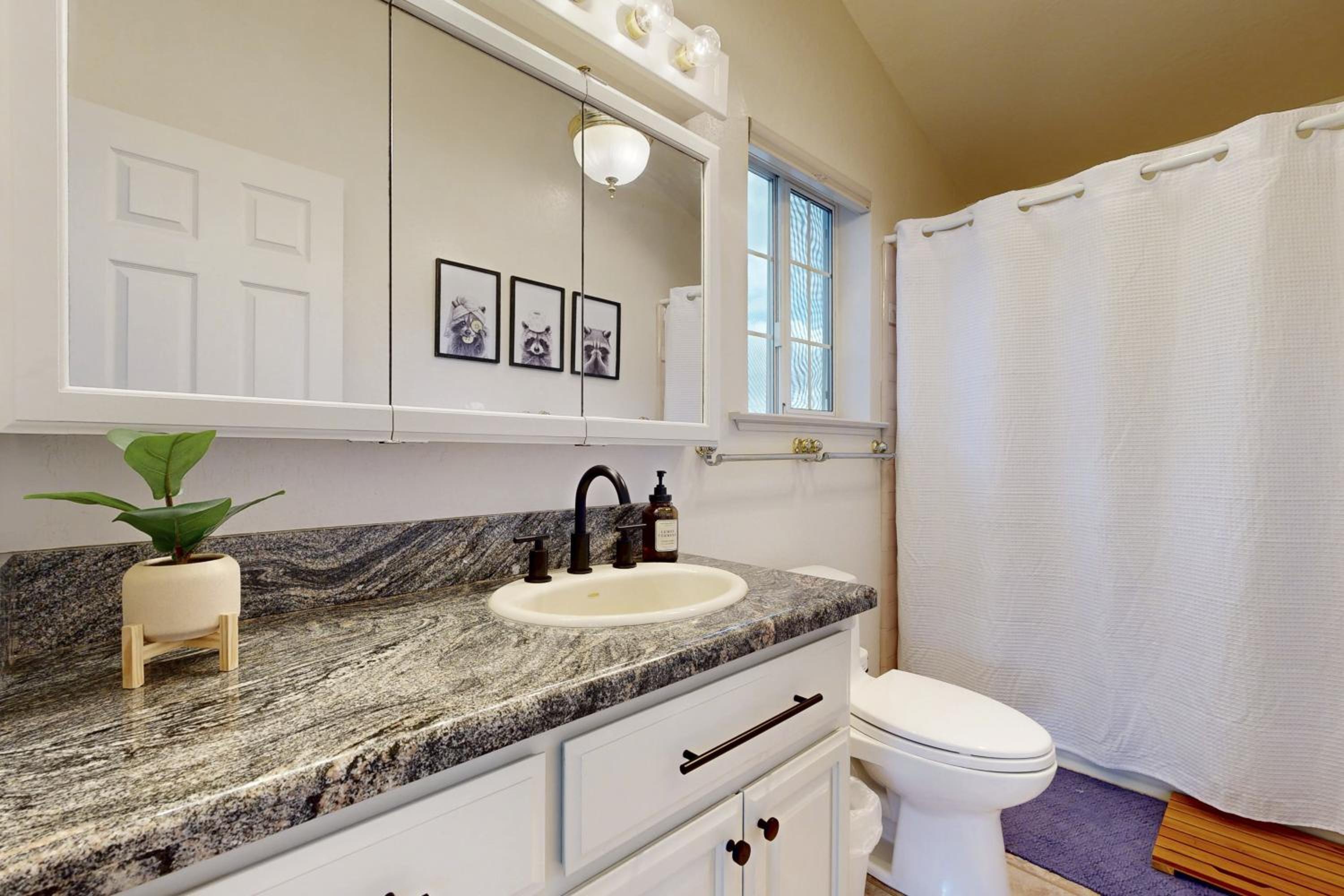 5BR Estate On Acreage with Private Pool, Near Hiking