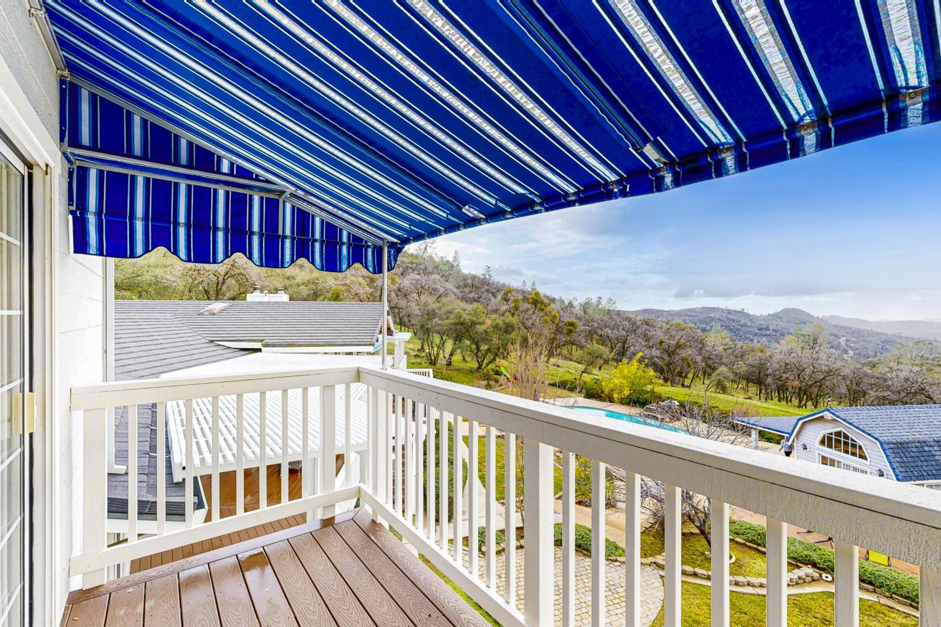 5BR Estate On Acreage with Private Pool, Near Hiking