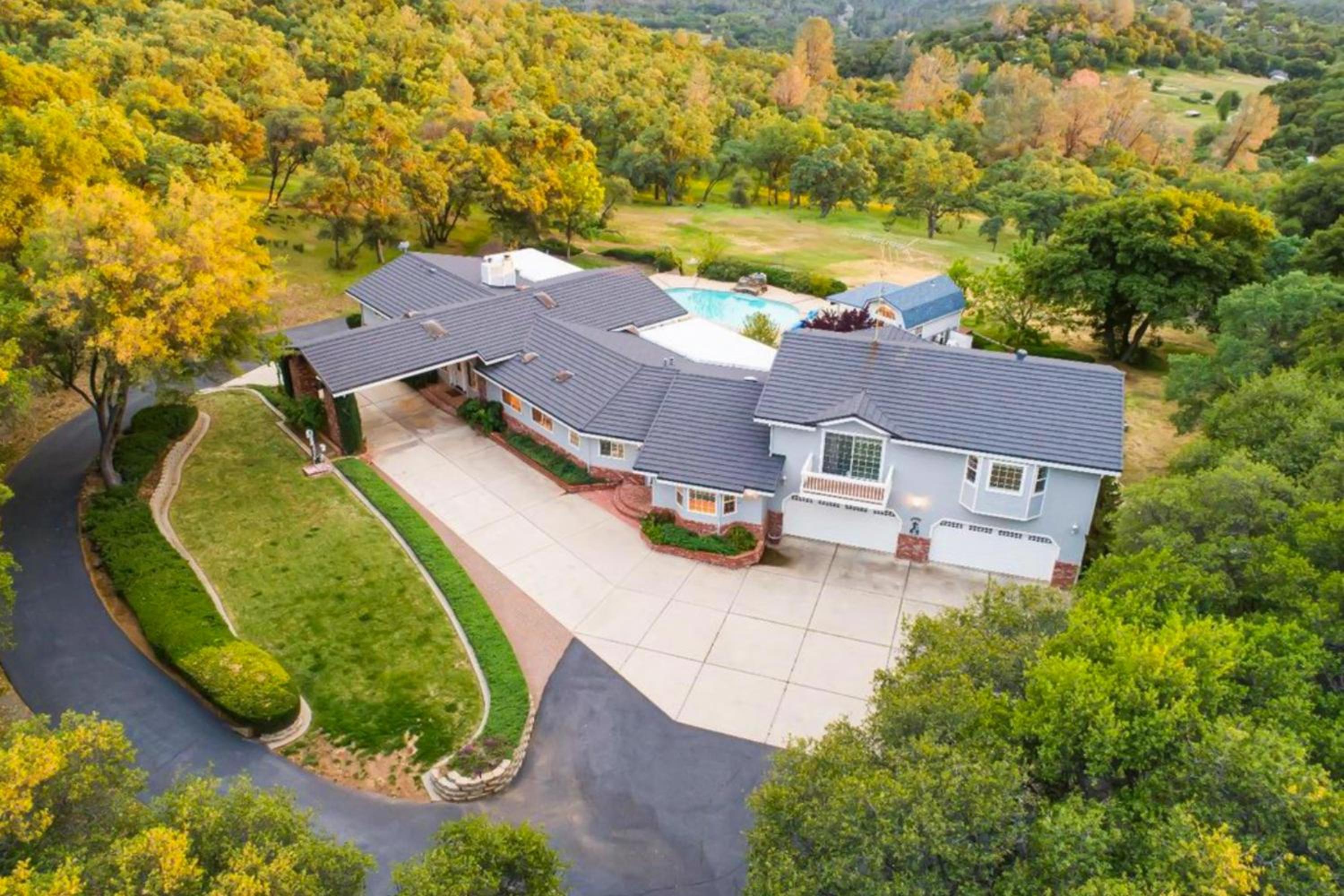 5BR Estate On Acreage with Private Pool, Near Hiking