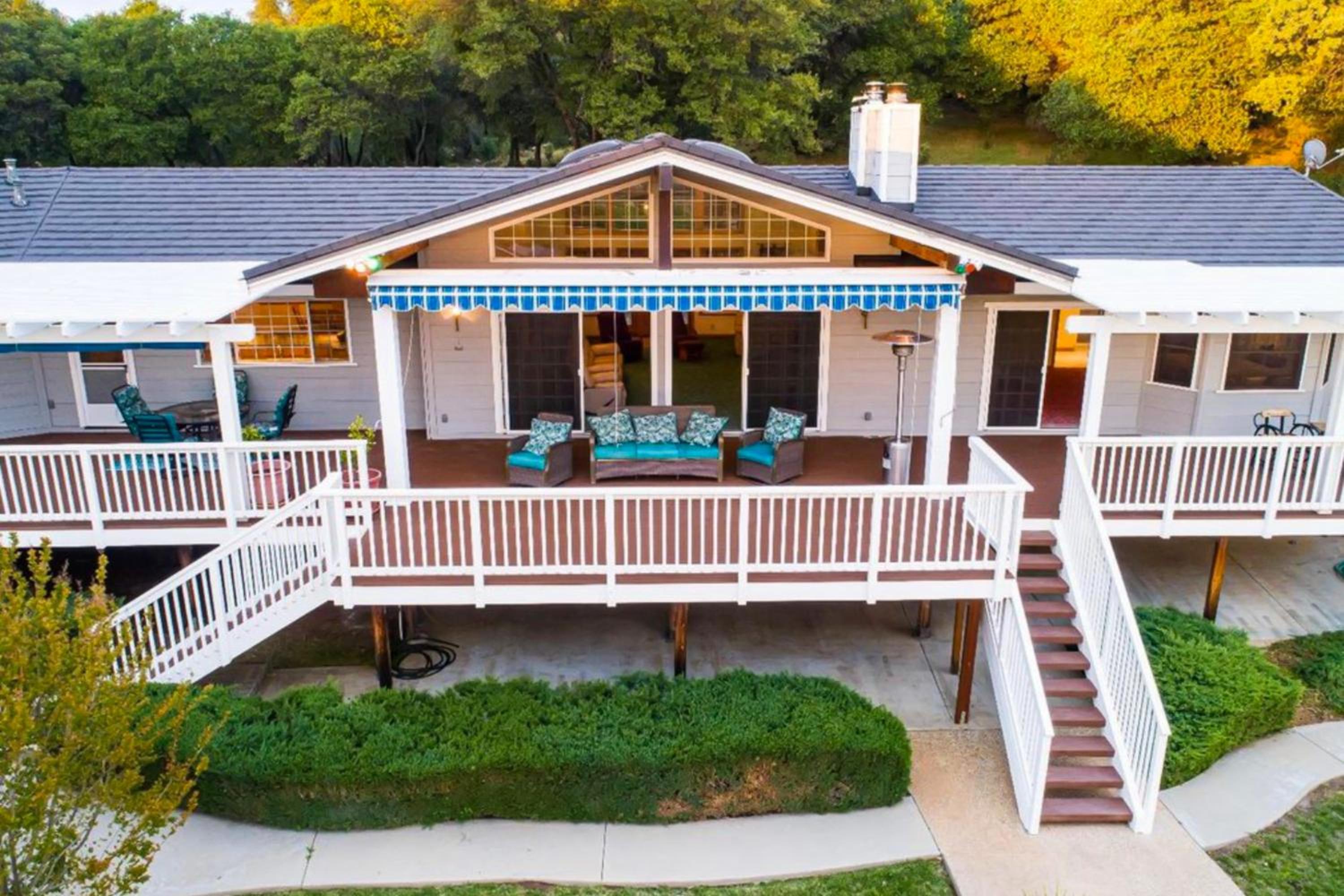 5BR Estate On Acreage with Private Pool, Near Hiking