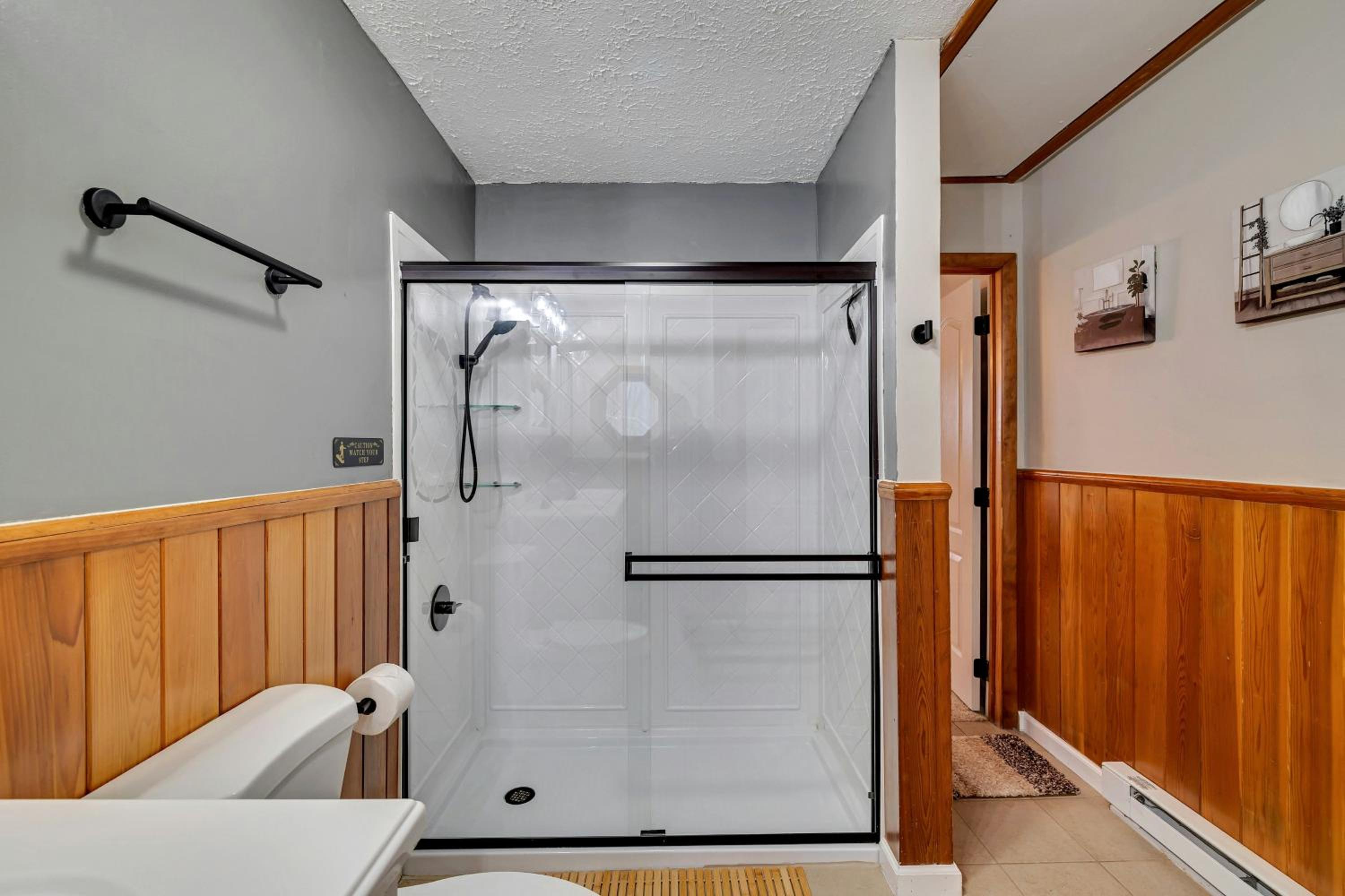 Pool Access! All-Season Family Home in Poconos