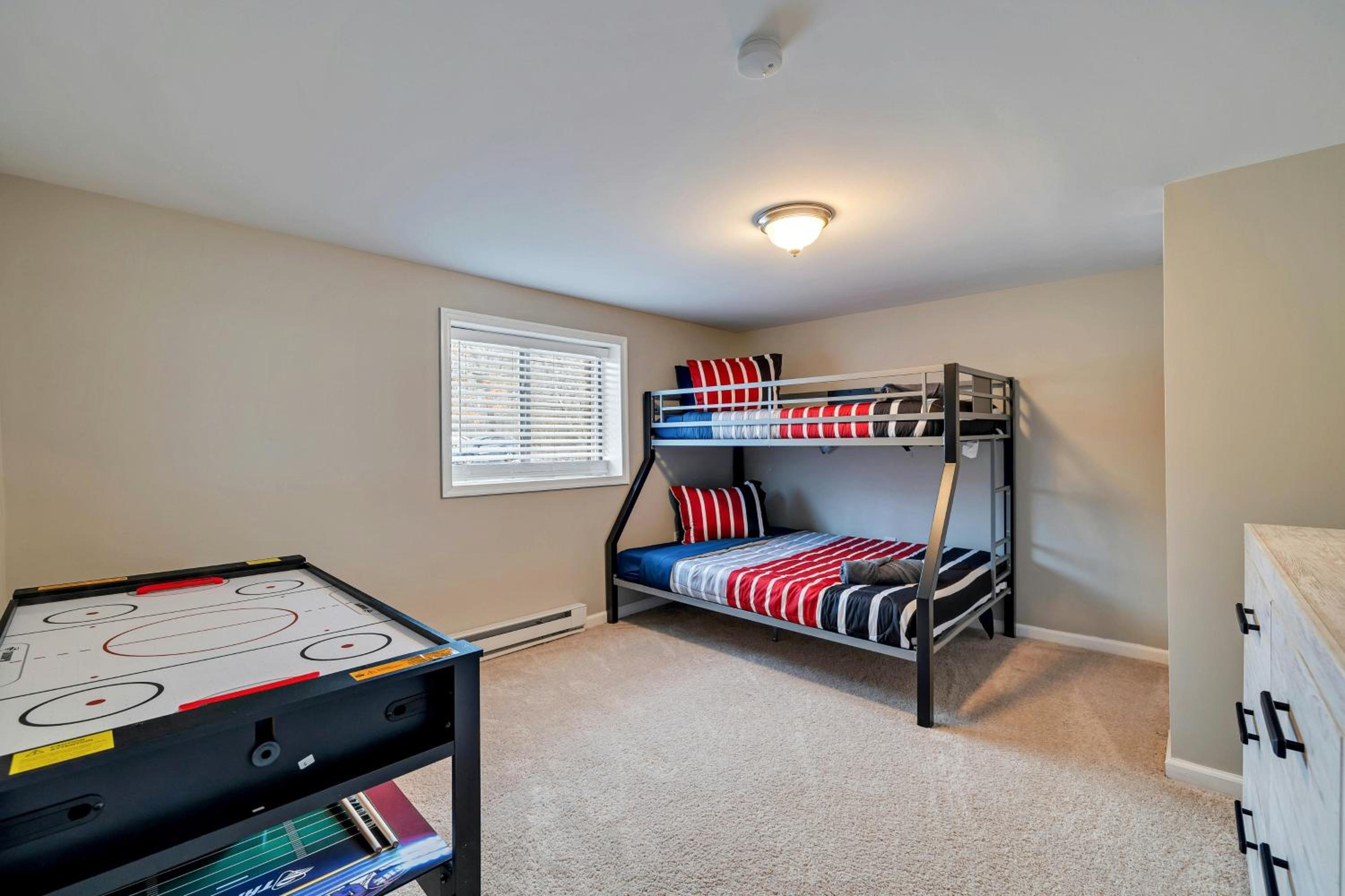 Pool Access! All-Season Family Home in Poconos