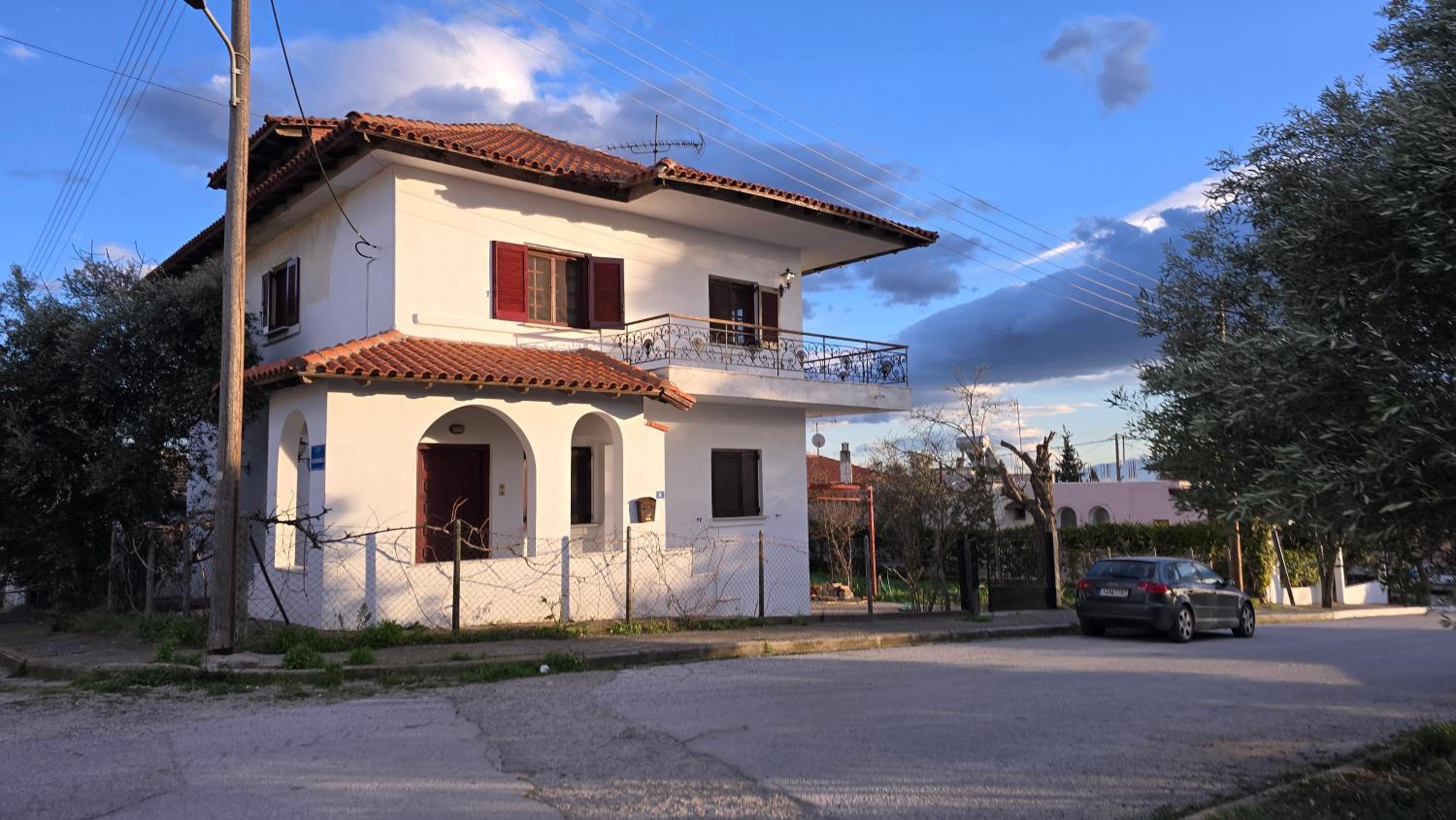 Family-friendly apartment in a village house with 4K NETFLIX and Fast Internet, 30 mins away from Thessaloniki
