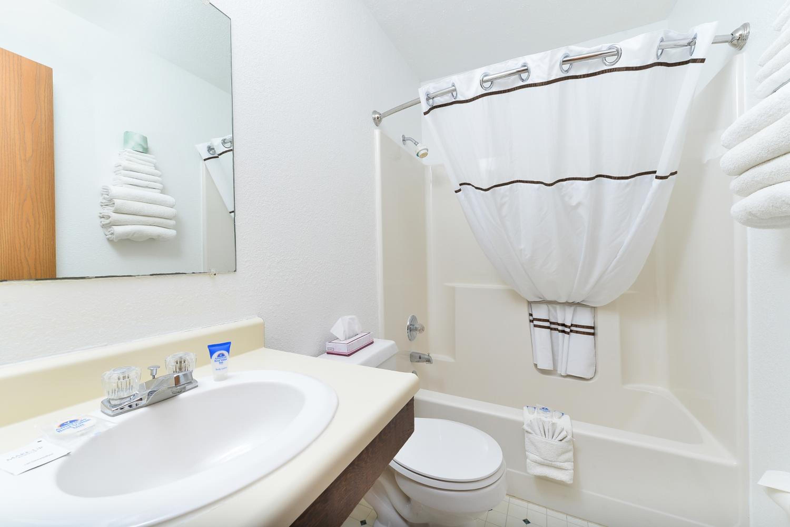 Americas Best Value Inn Kadoka view 3