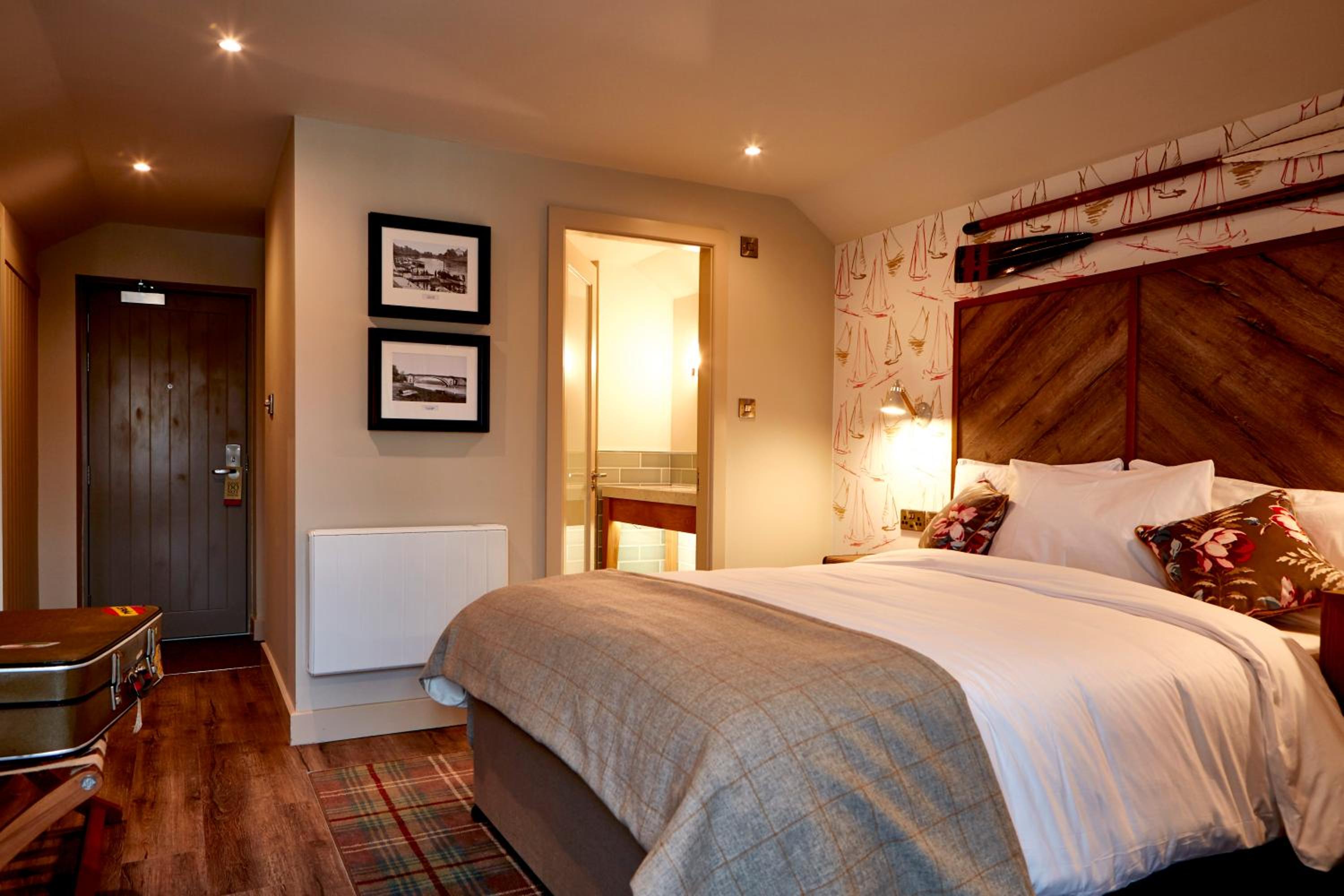 The Boathouse Inn & Riverside Rooms