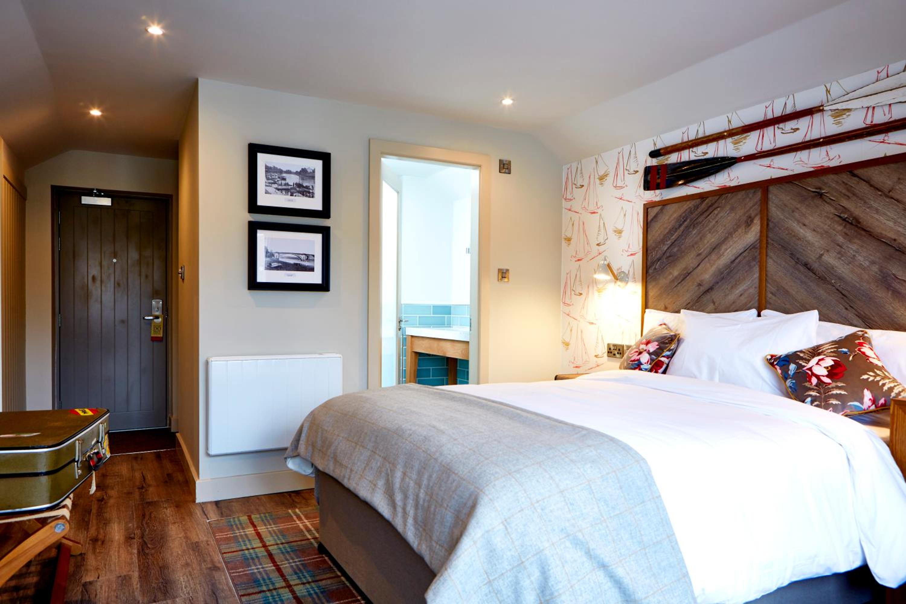 The Boathouse Inn & Riverside Rooms