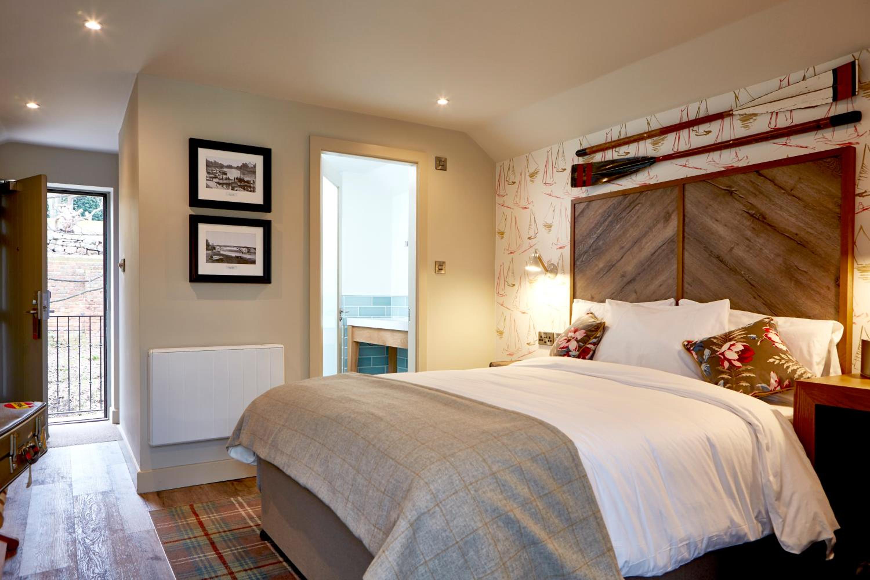 The Boathouse Inn & Riverside Rooms