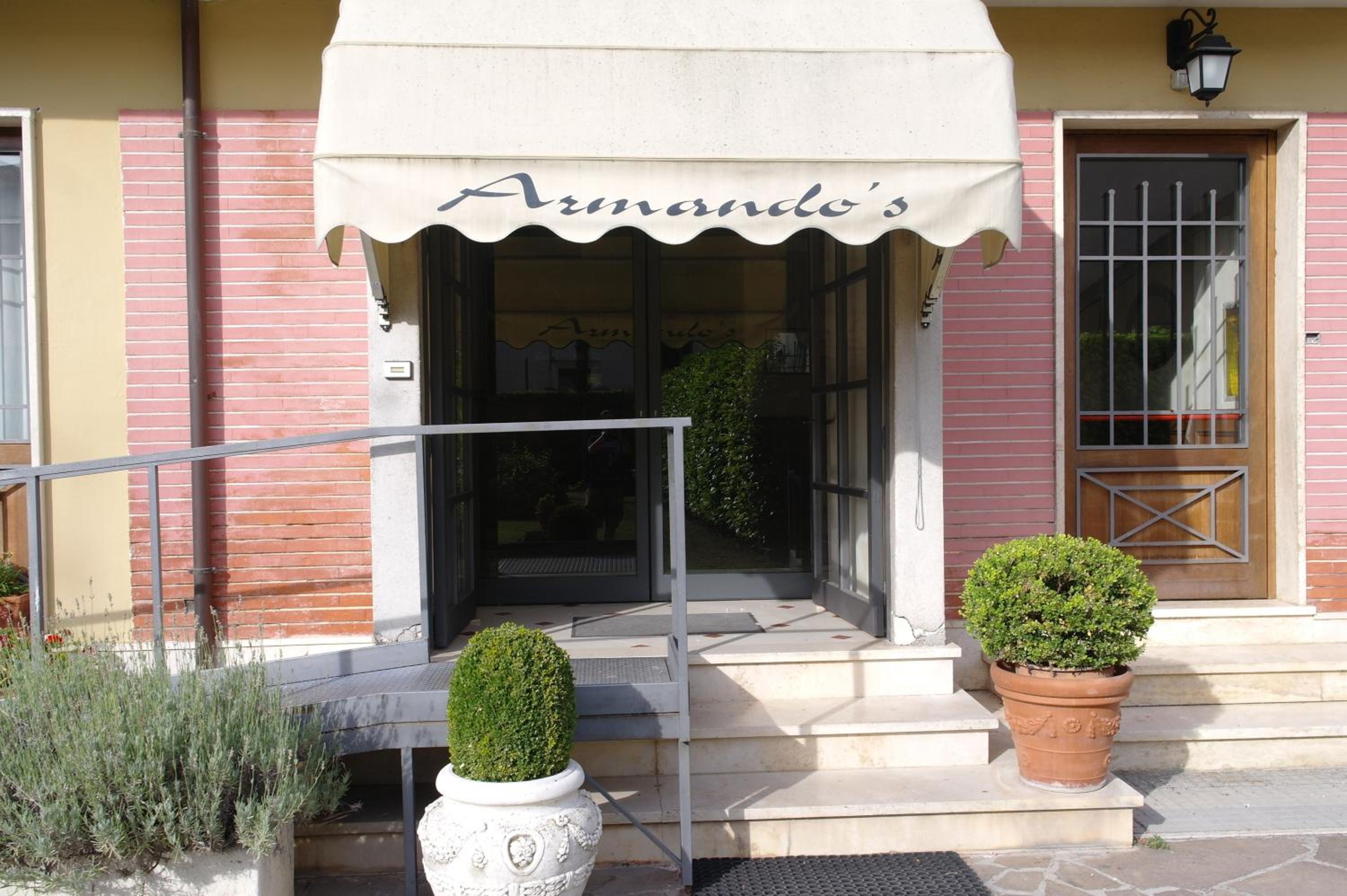 Hotel Armando' s - Image 1
