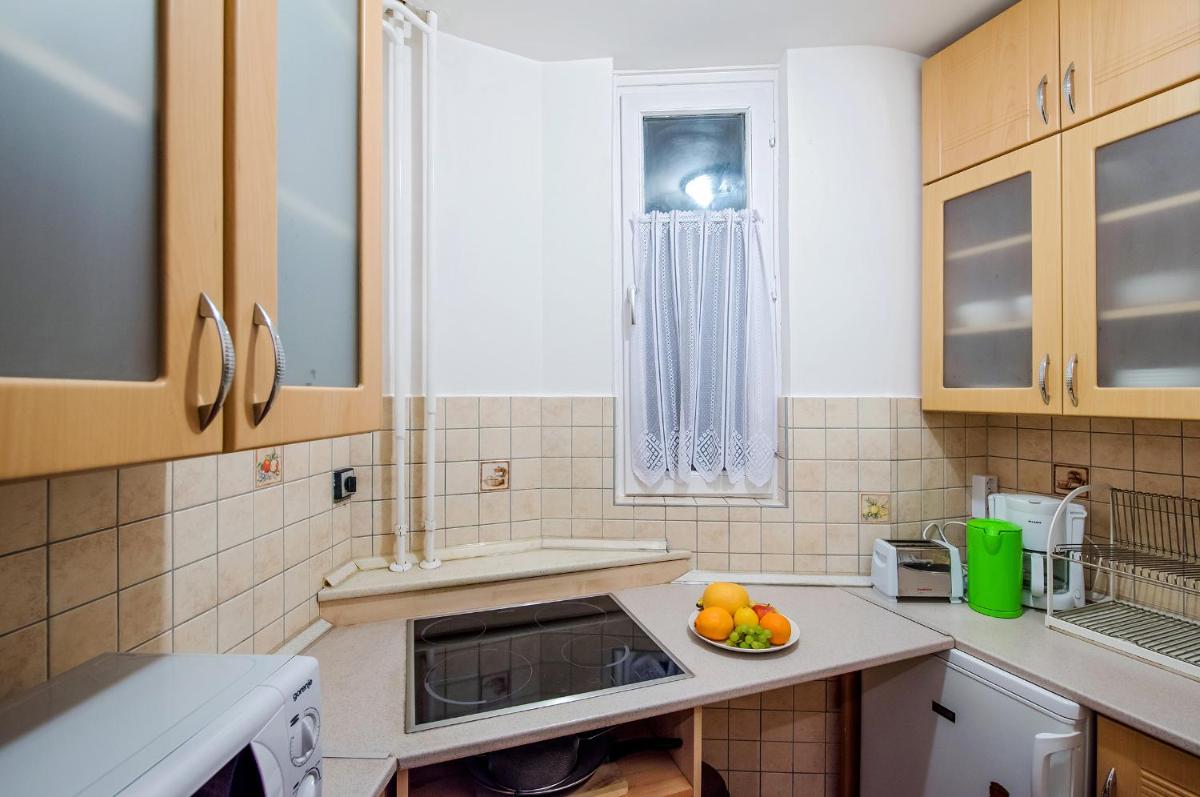 FREE PARKING, AC, WIFI apartment in the center view 5