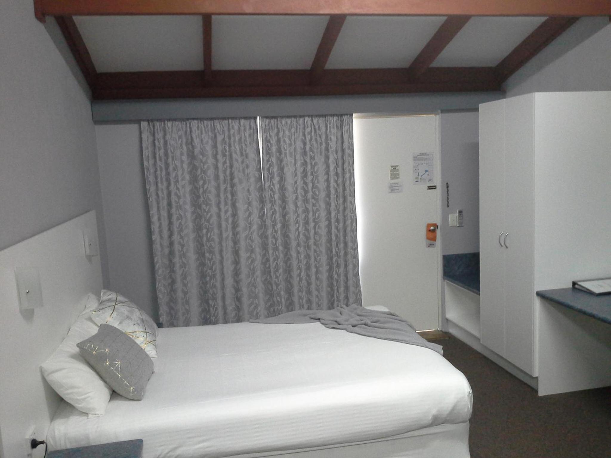 Hideaway Motor Inn