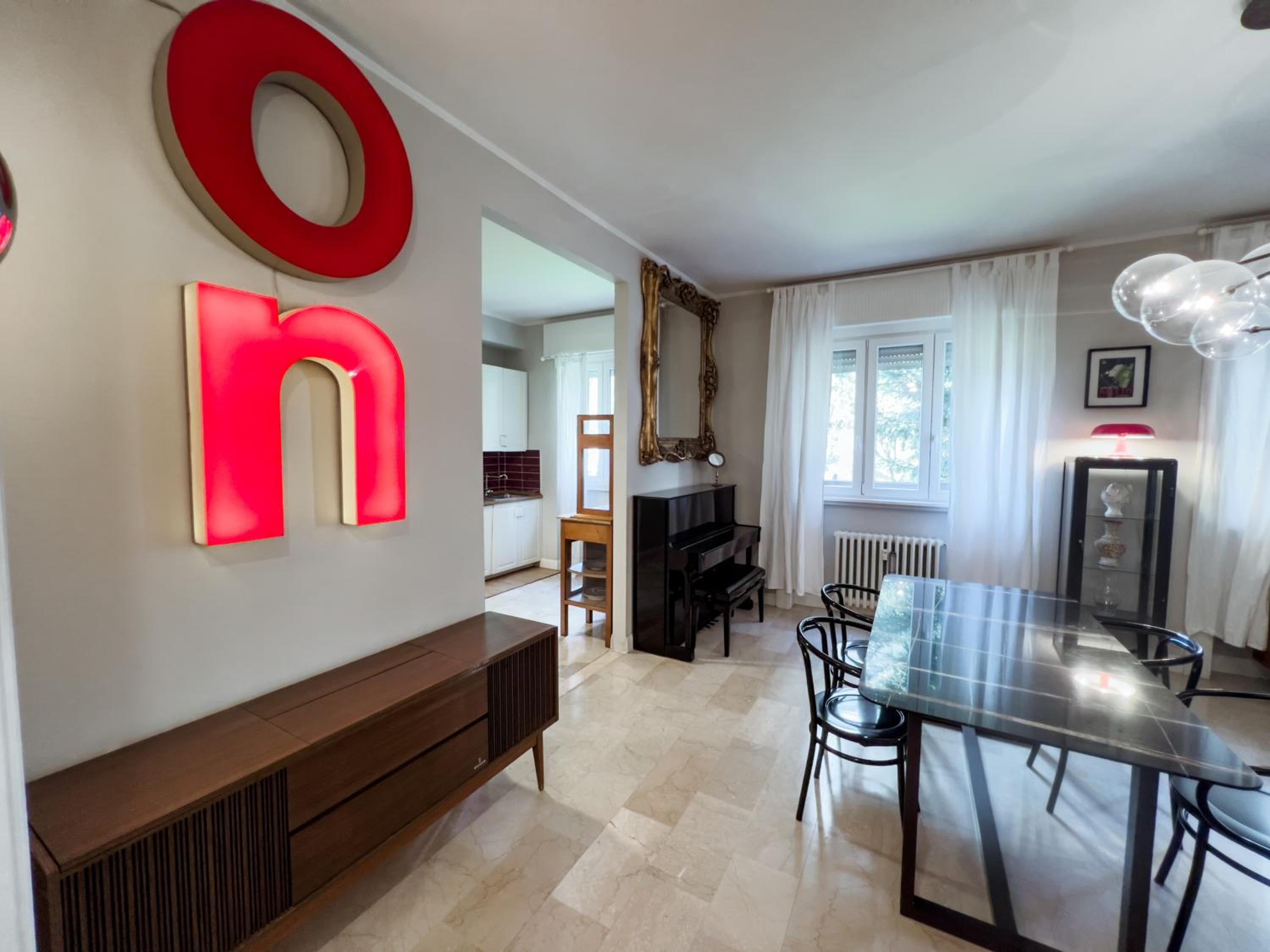 Isola Trendy Retreat - Large Flat, Milan