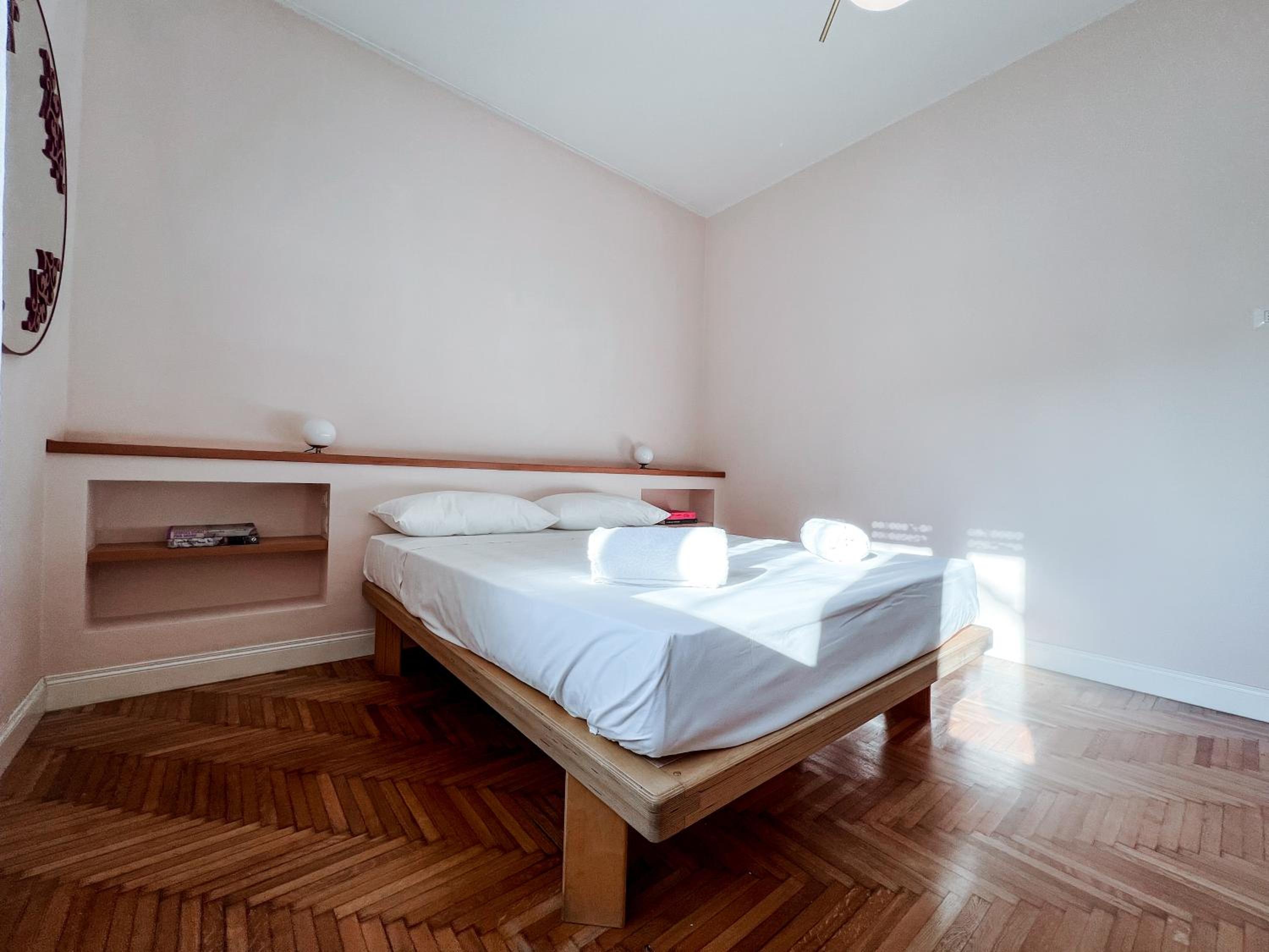 Isola Trendy Retreat - Large Flat, Milan